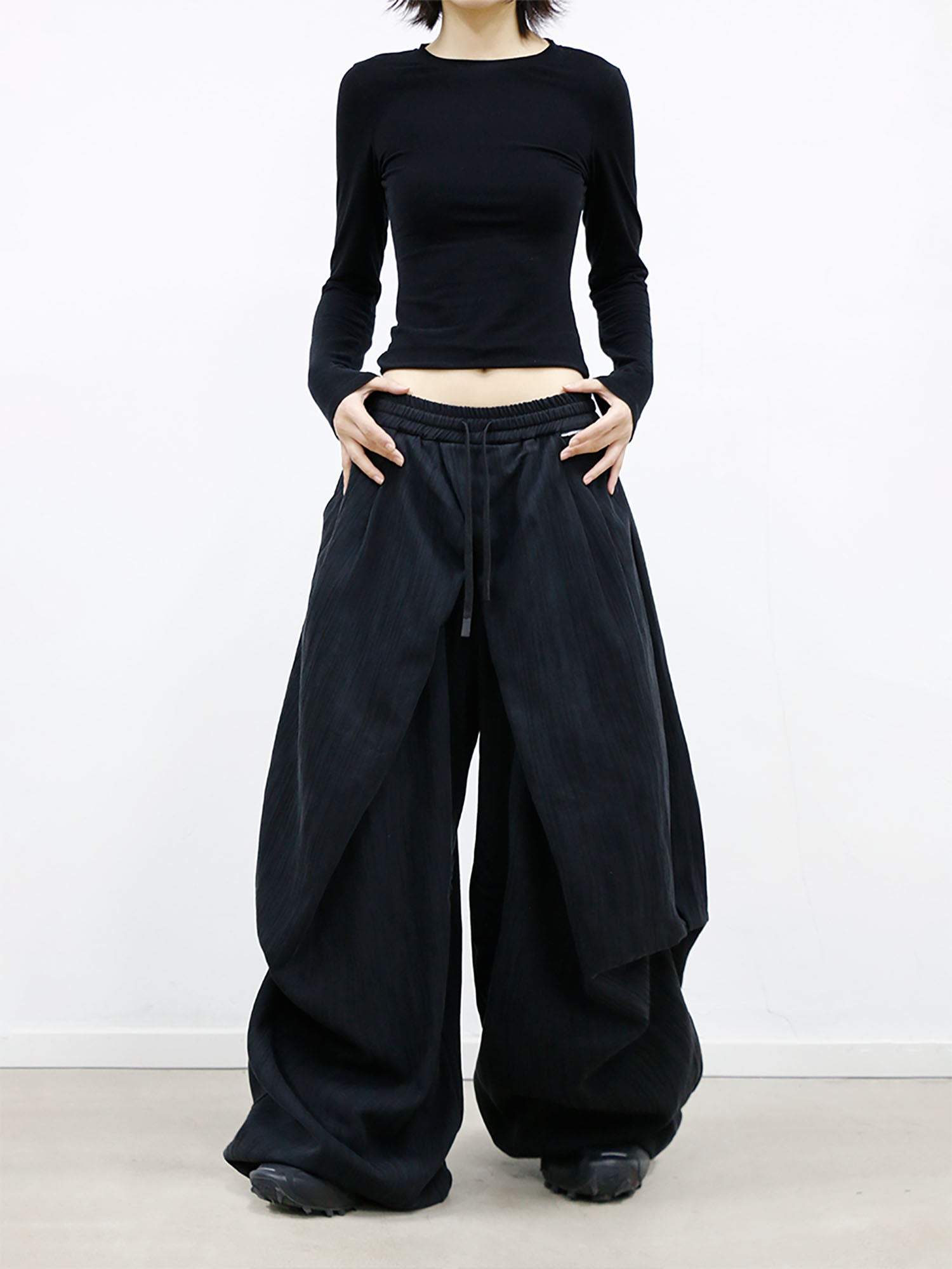 RELABEL Crinkled Drawstring Oversized Pants Black