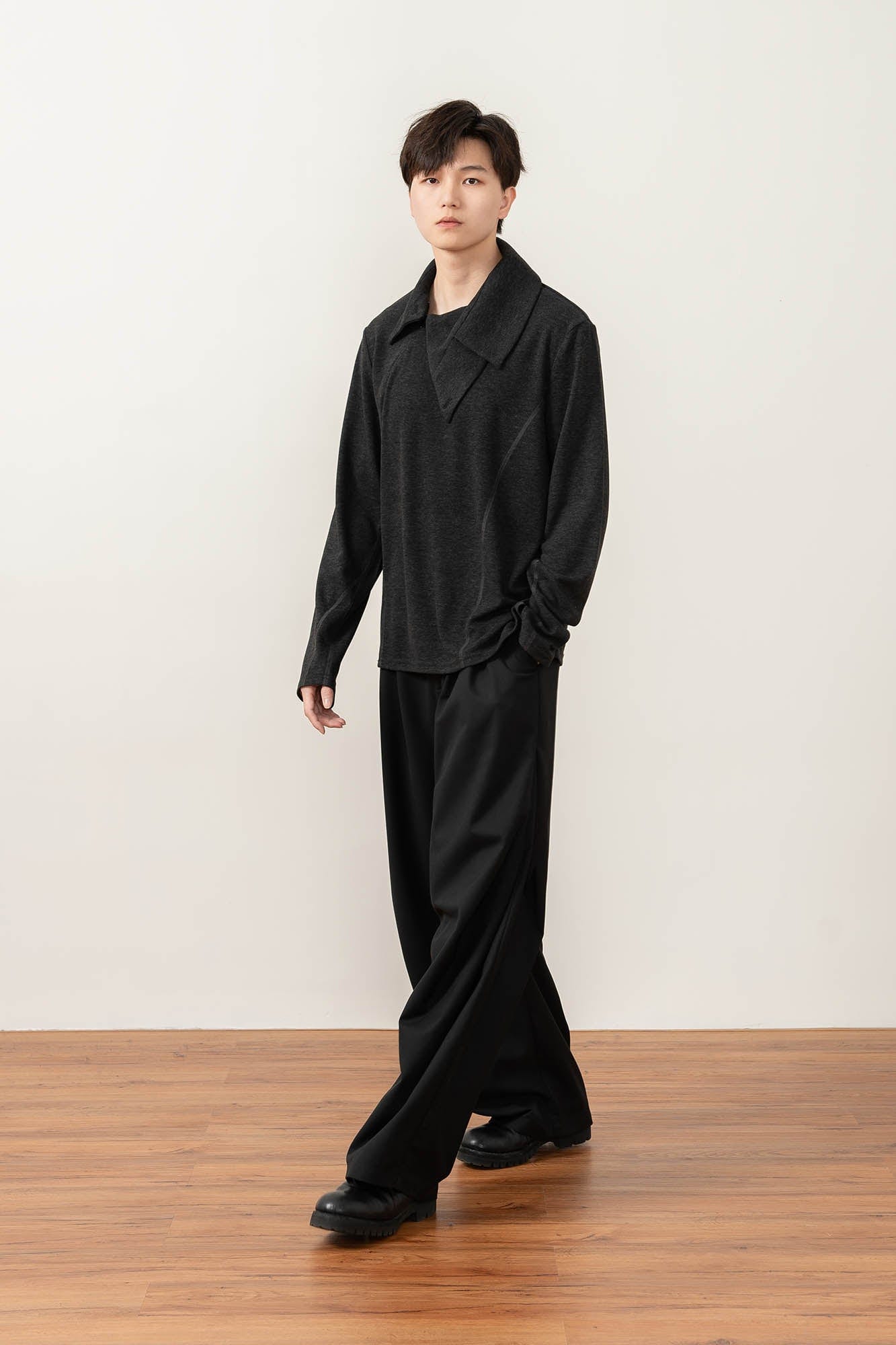 MOITIEDEPETALE Asymmetrical Collar Stitch Spliced Pullover