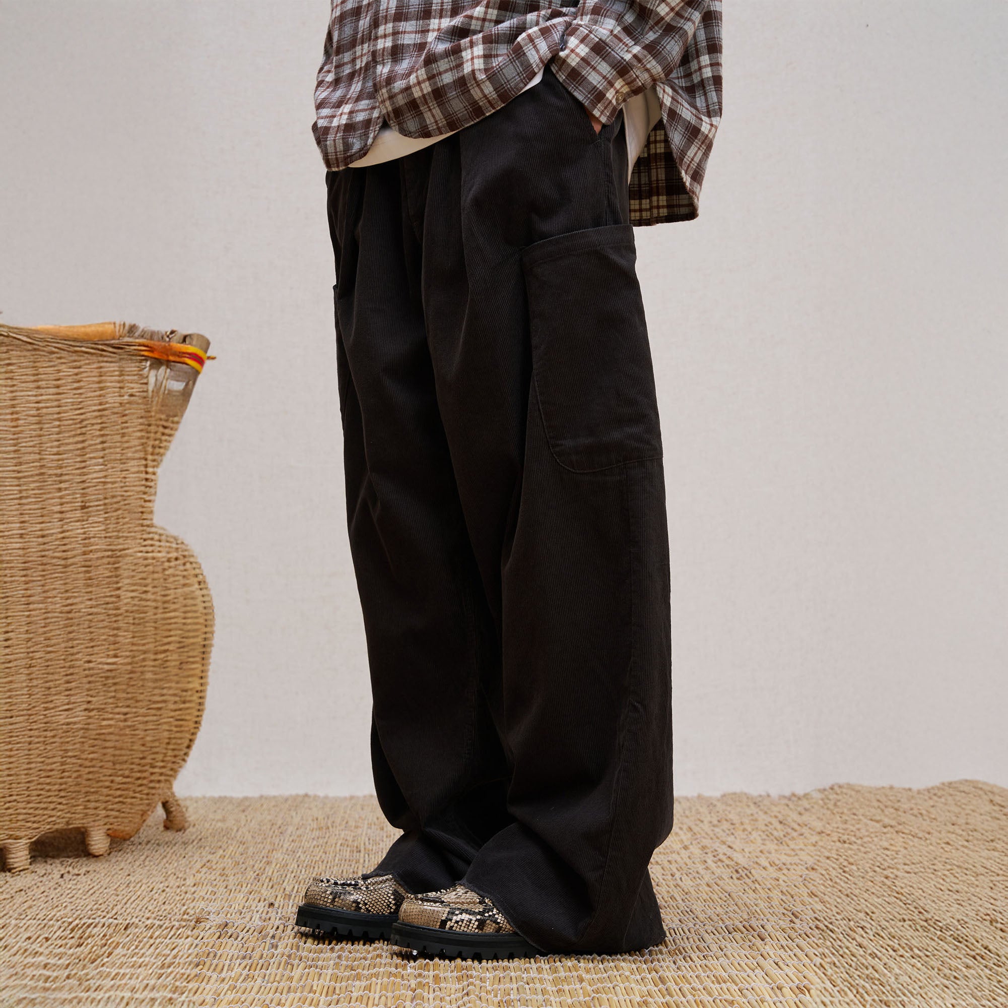 UNLIMITED MOTE Corduroy Pleated Baggy Pants