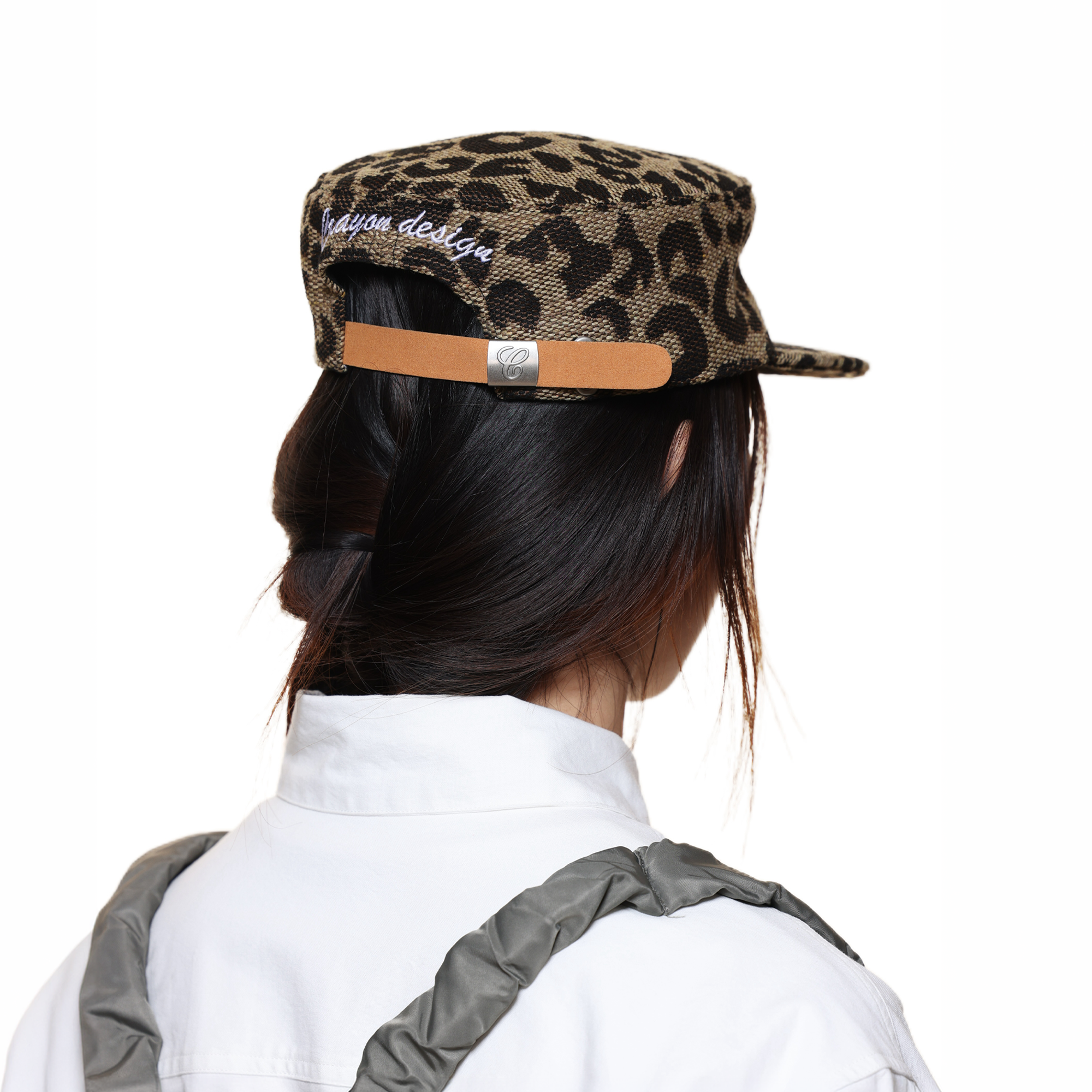 6CRAYON Leopard Embroidered Flat-Brim Baseball Cap