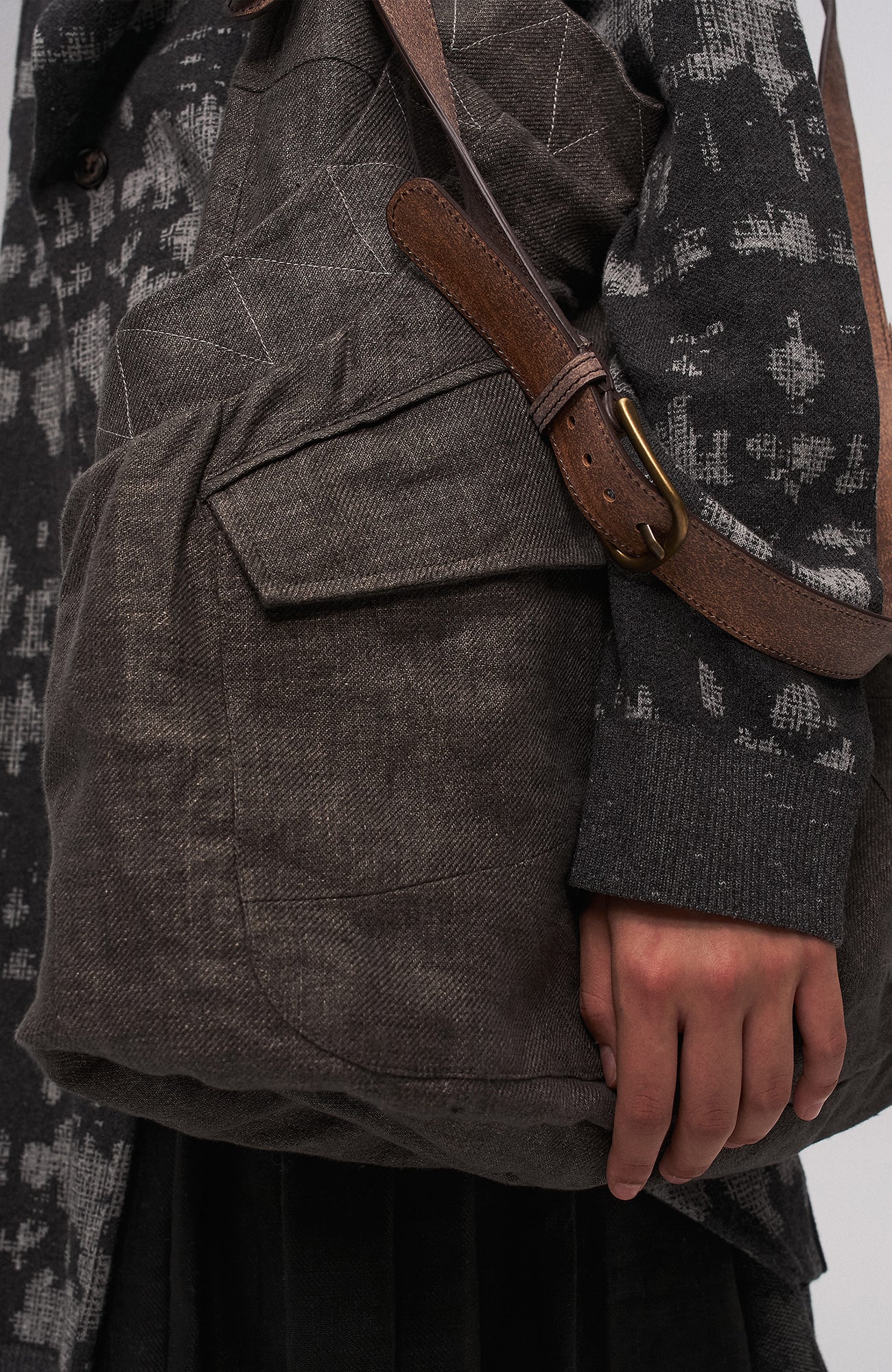 ILNya Nieternite Nifutur Oversized Linen Horsehide-Strap Messenger Bag
