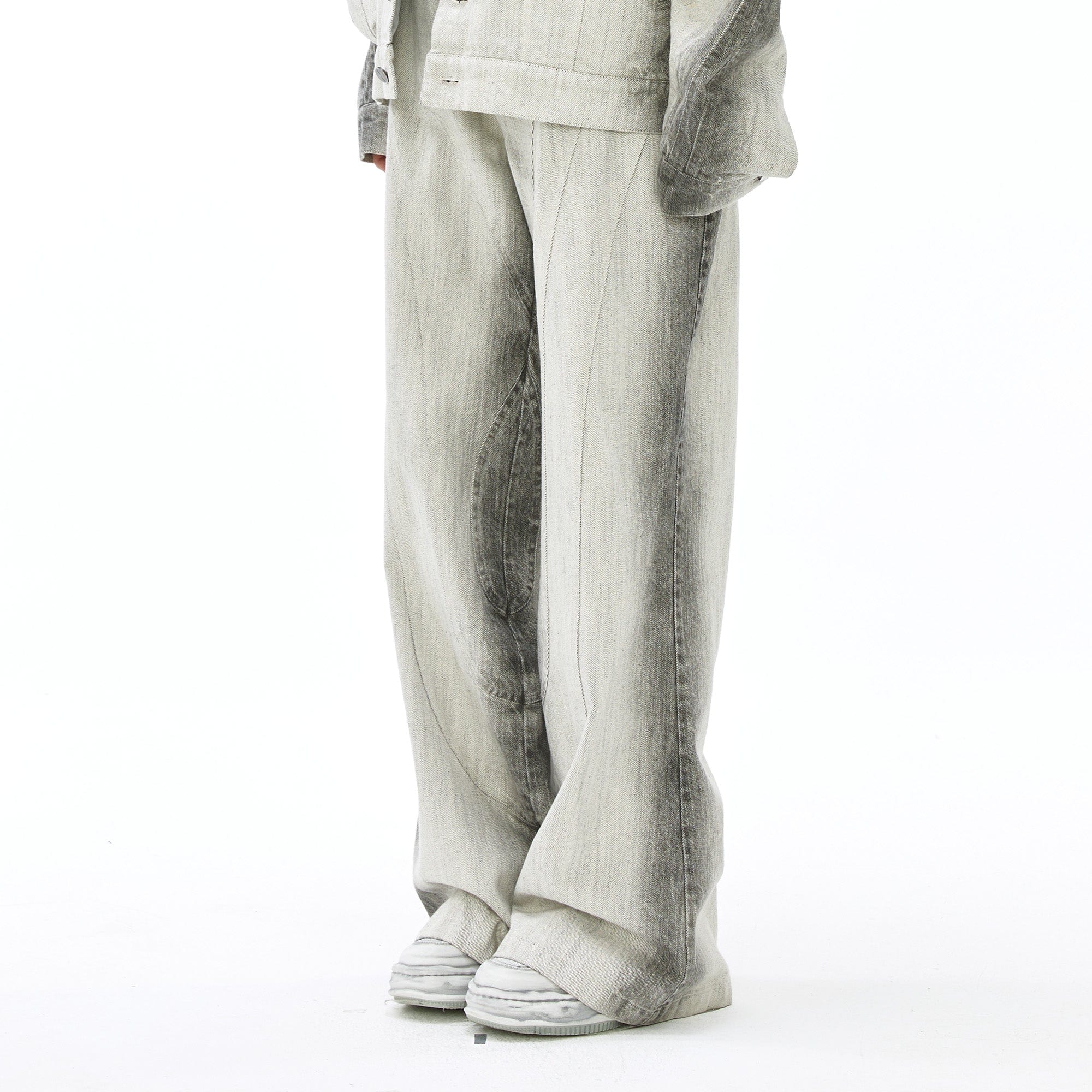 VANN VALRENCE Curved Panel Gradient Washed Flared Jeans