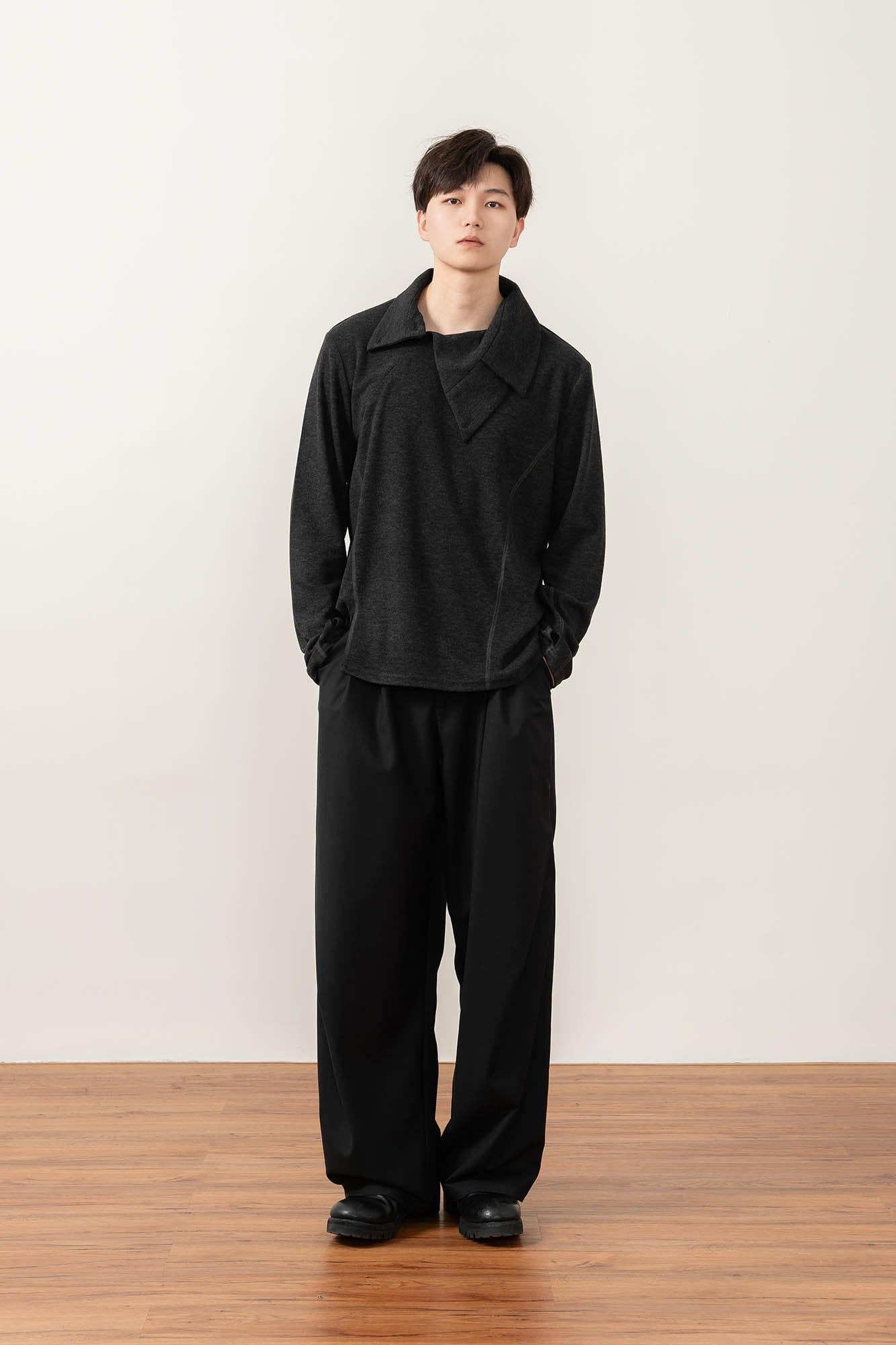 MOITIEDEPETALE Asymmetrical Collar Stitch Spliced Pullover