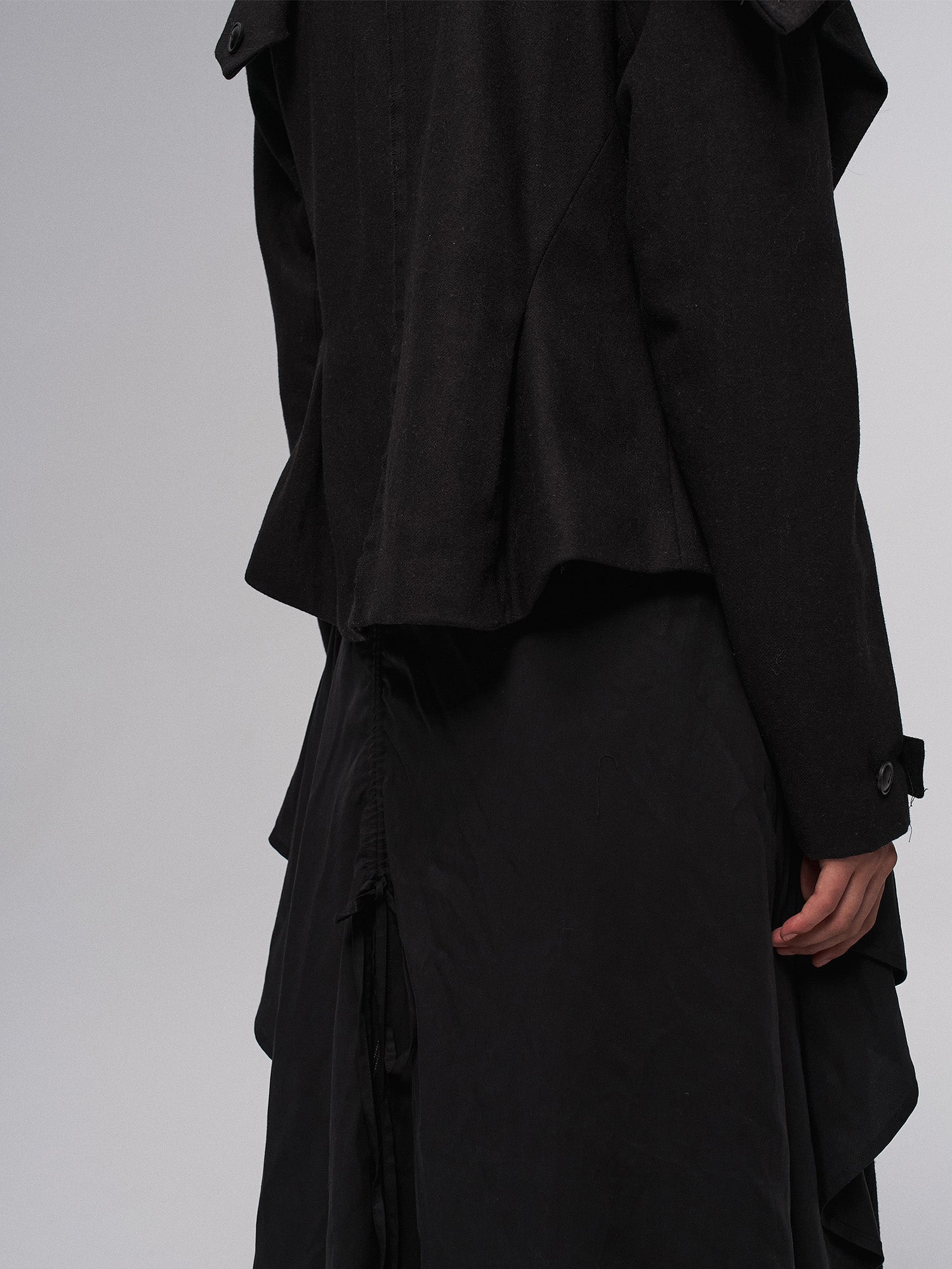 ILNya Nieternite Nifutur Layered Ruffle Wool-Blend Scarf-Wrap Coat