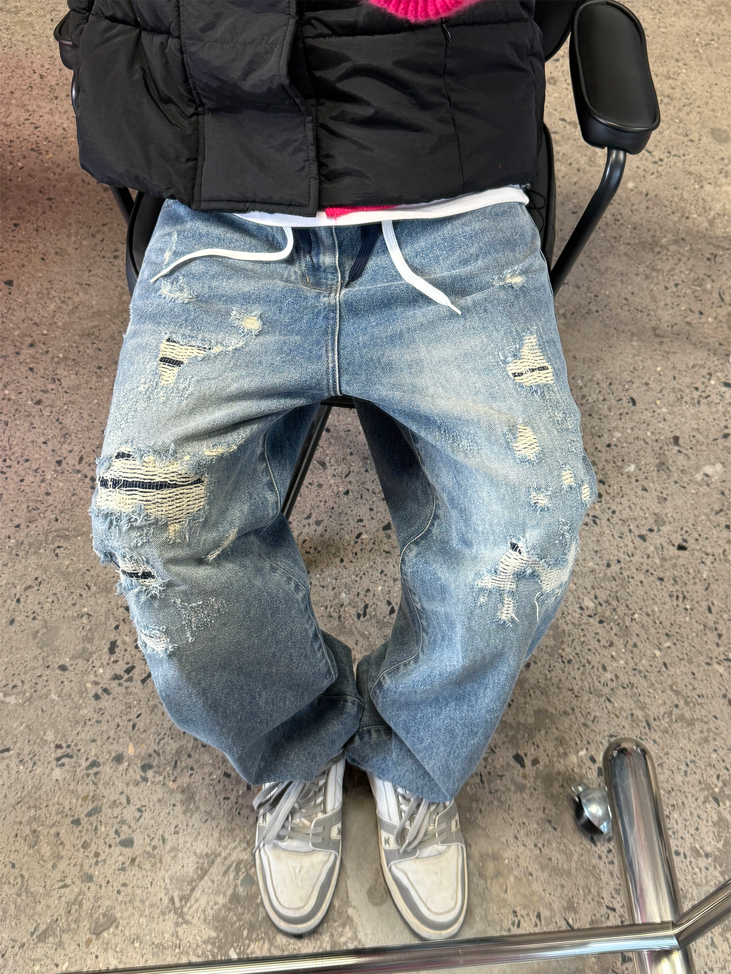 ME DA IGUAL Washed Distressed Tapered Jeans