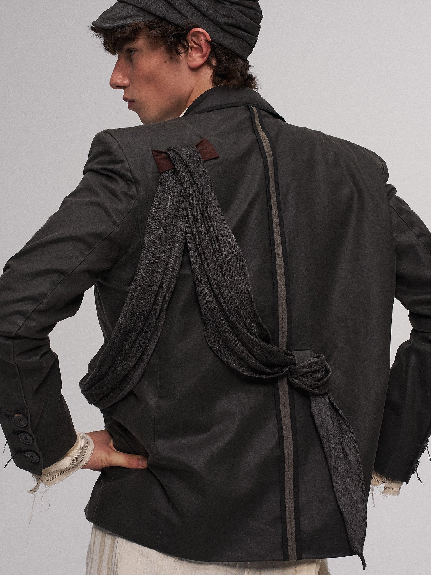 ILNya Nieternite Nifutur Crinkled Strap-Draped Panel Blazer