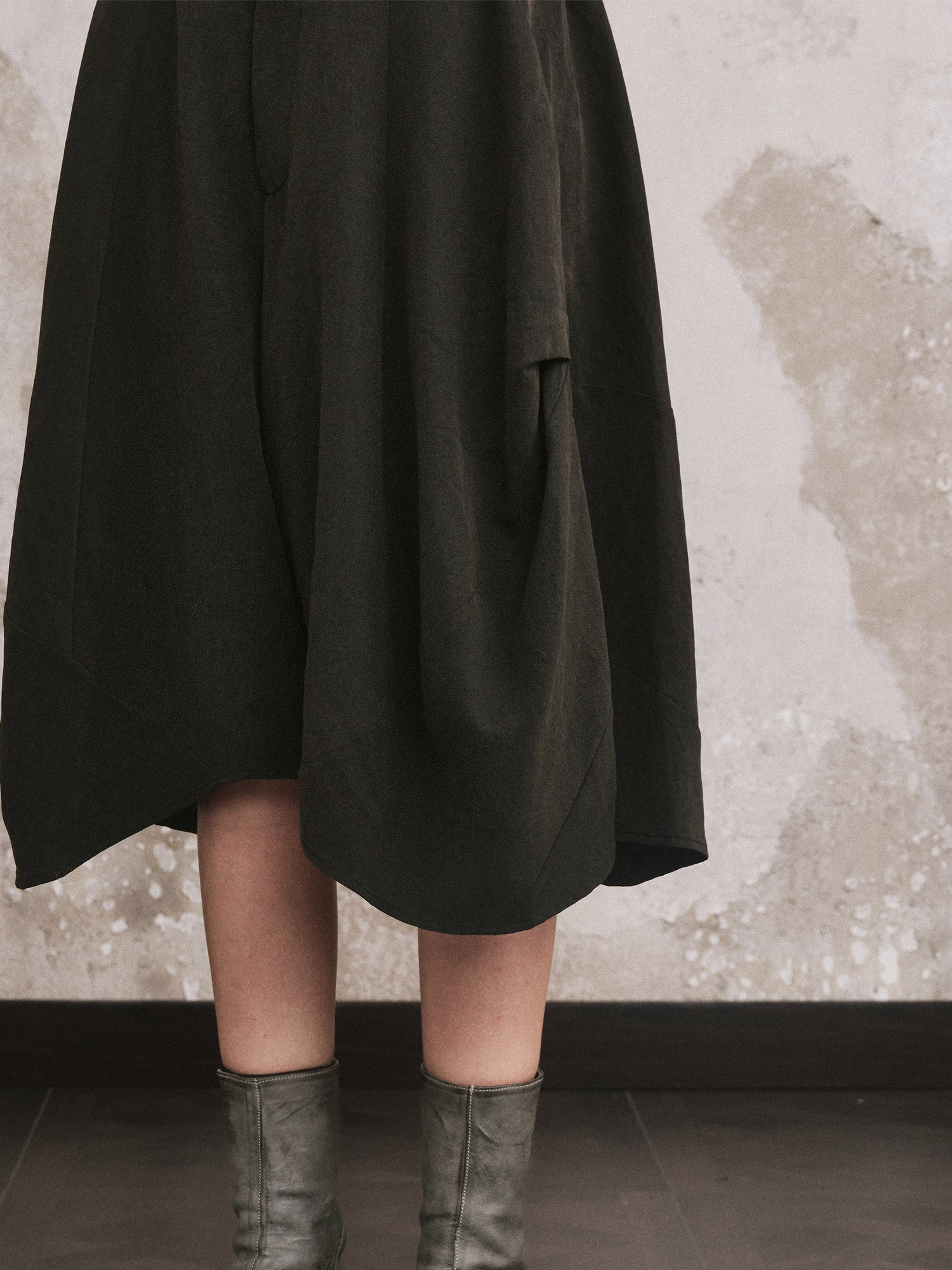 ILNya Nieternite Nifutur Lyocell-Blend Asymmetrical Wide-Leg Shorts