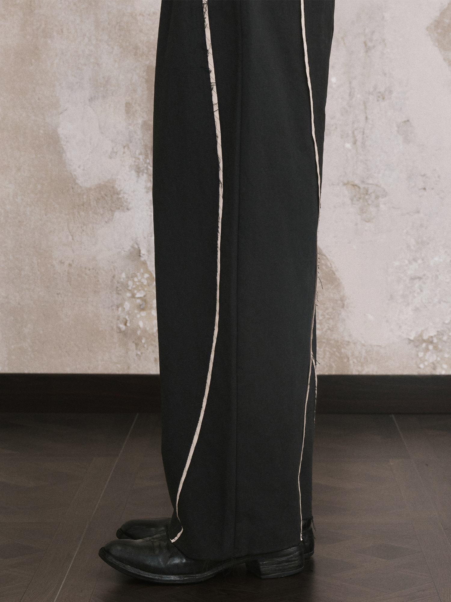 ILNya Nieternite Nifutur Linen-Blend Raw Edge Curved Trousers