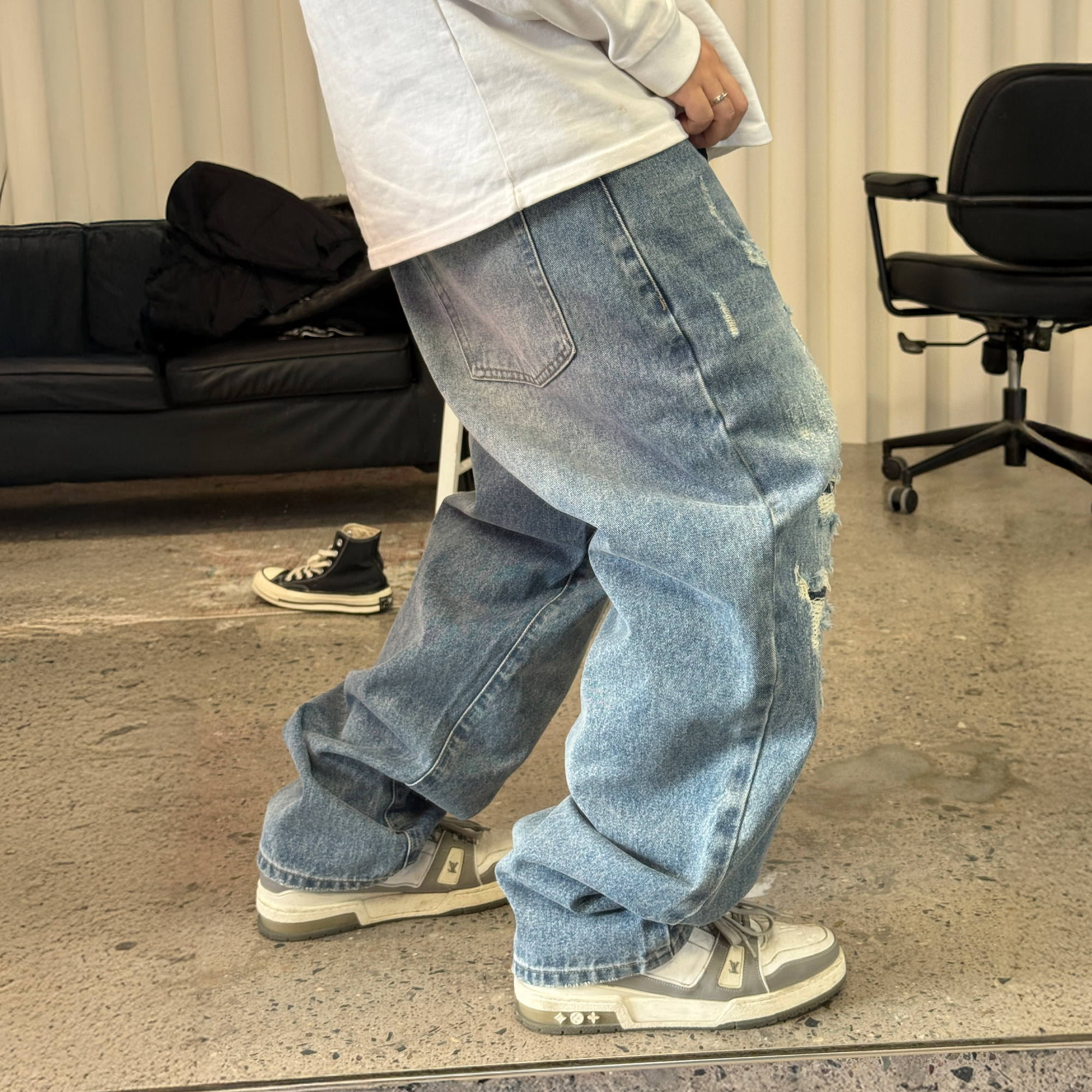 ME DA IGUAL Washed Distressed Tapered Jeans