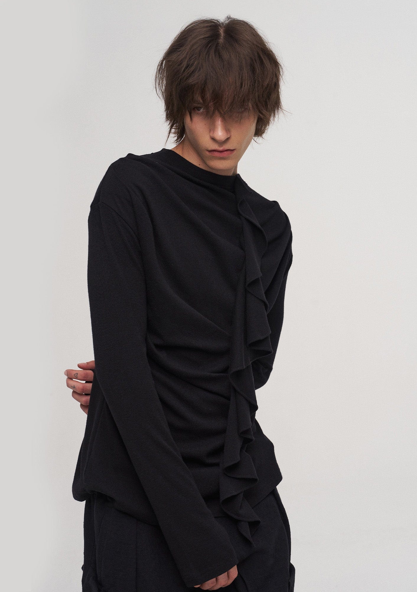 ILNya Nieternite Nifutur Ruffled Mock Neck Thumb Holes Wrinkled Base L