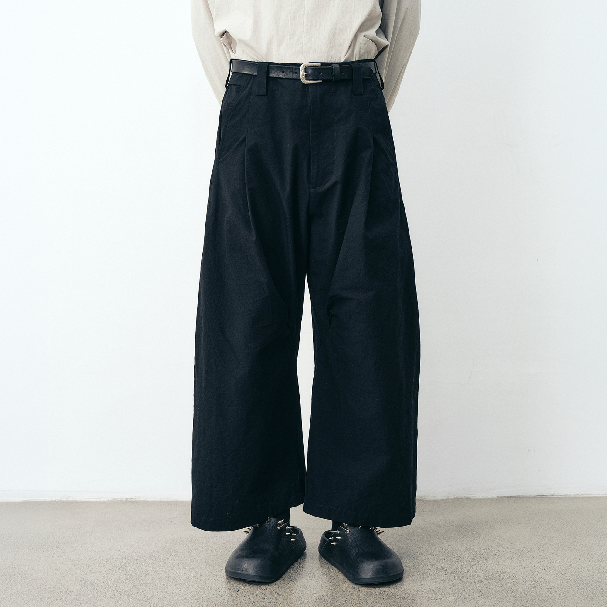 GRAINMUSTARD Pleated Wide-Leg Curved Cropped Pants, premium urban and streetwear designers apparel on PROJECTISR.com, GRAINMUSTARD