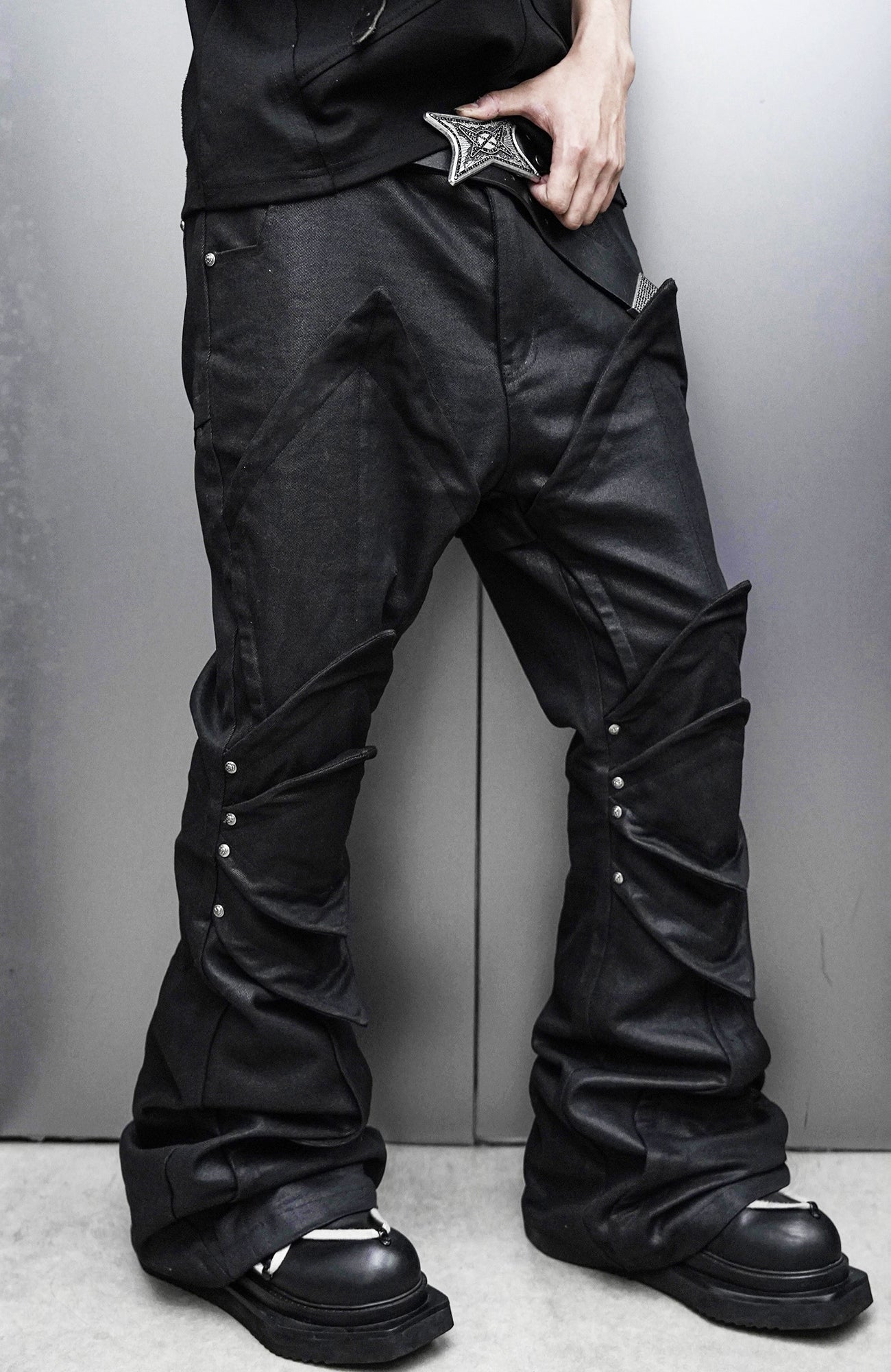 SSIN7 Shapeable Armored Waxed Flared Jeans
