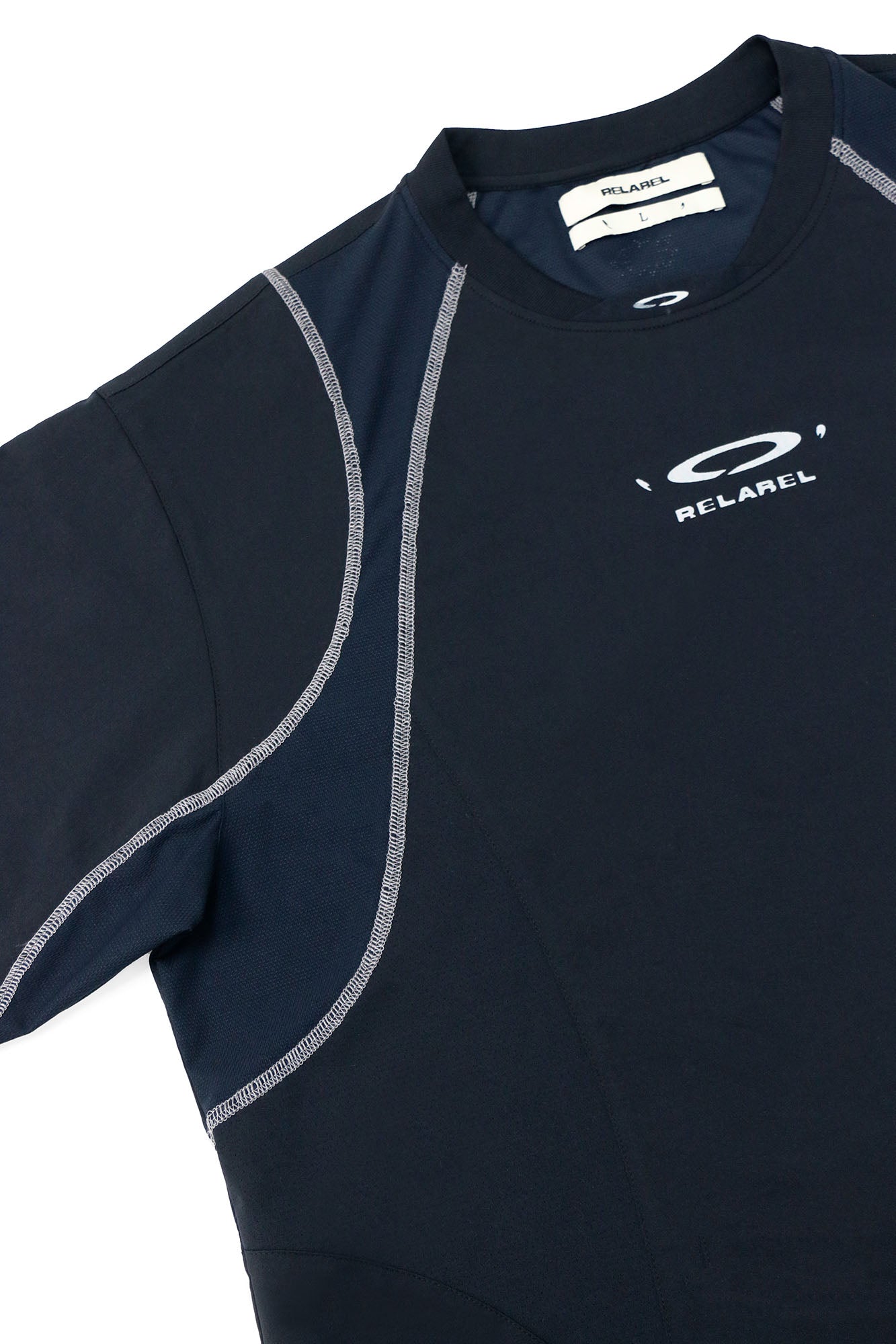 RELABEL Contrast Paneled Quick-Dry Tee