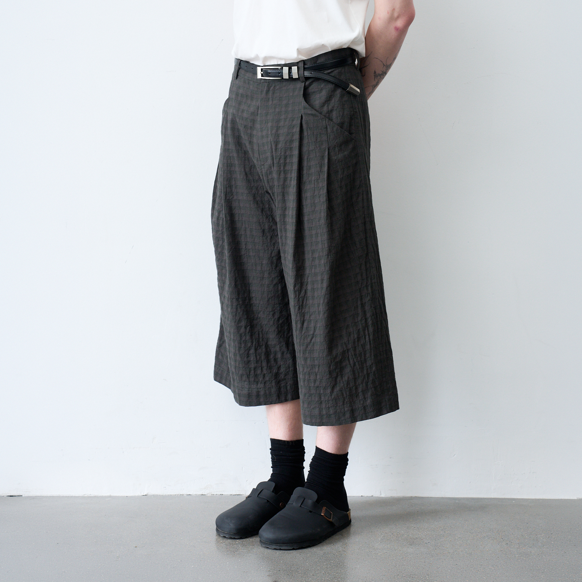 GRAINMUSTARD Linen-Blend Plaid Pleated Cropped Trousers