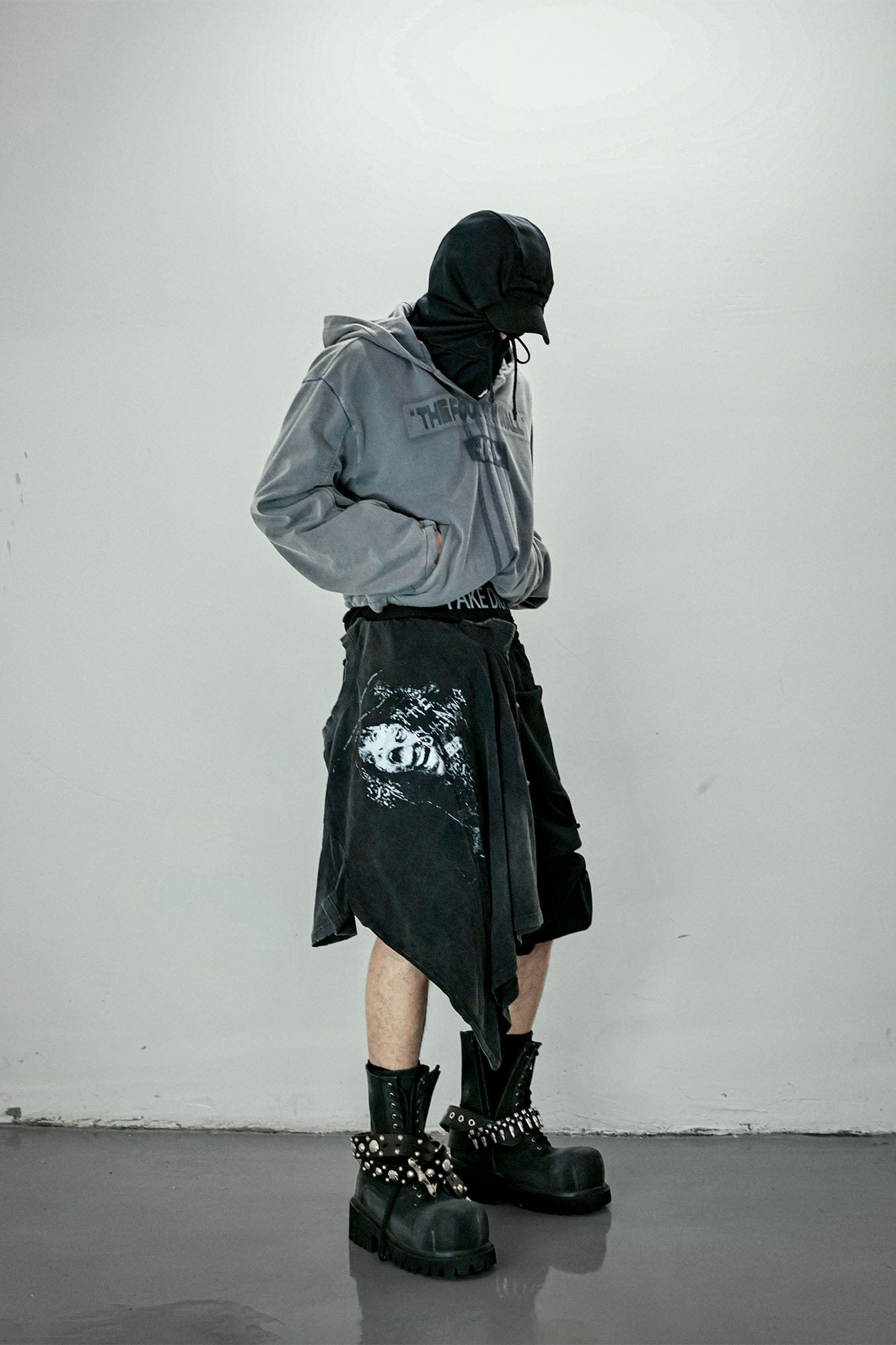 国内で当店のみ LCE - Striped V-Neck Cropped Hoodie LCE Distressed Striped V-Neck Cropped Hoodie
