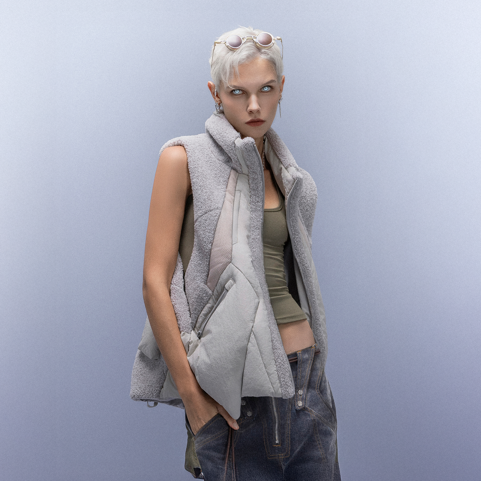 XIPHEVIL High-Neck Fleece-Panel Vest Dark Gray XIPHEVIL High-Neck Fleece-Panel Vest Dark Gray