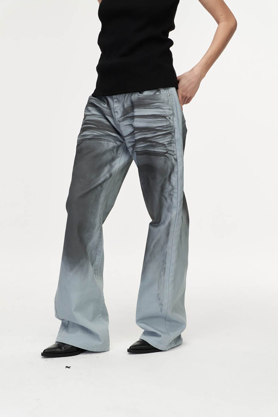 ARTIFICIAL WORLD Distressed Dirty-Fit Jeans