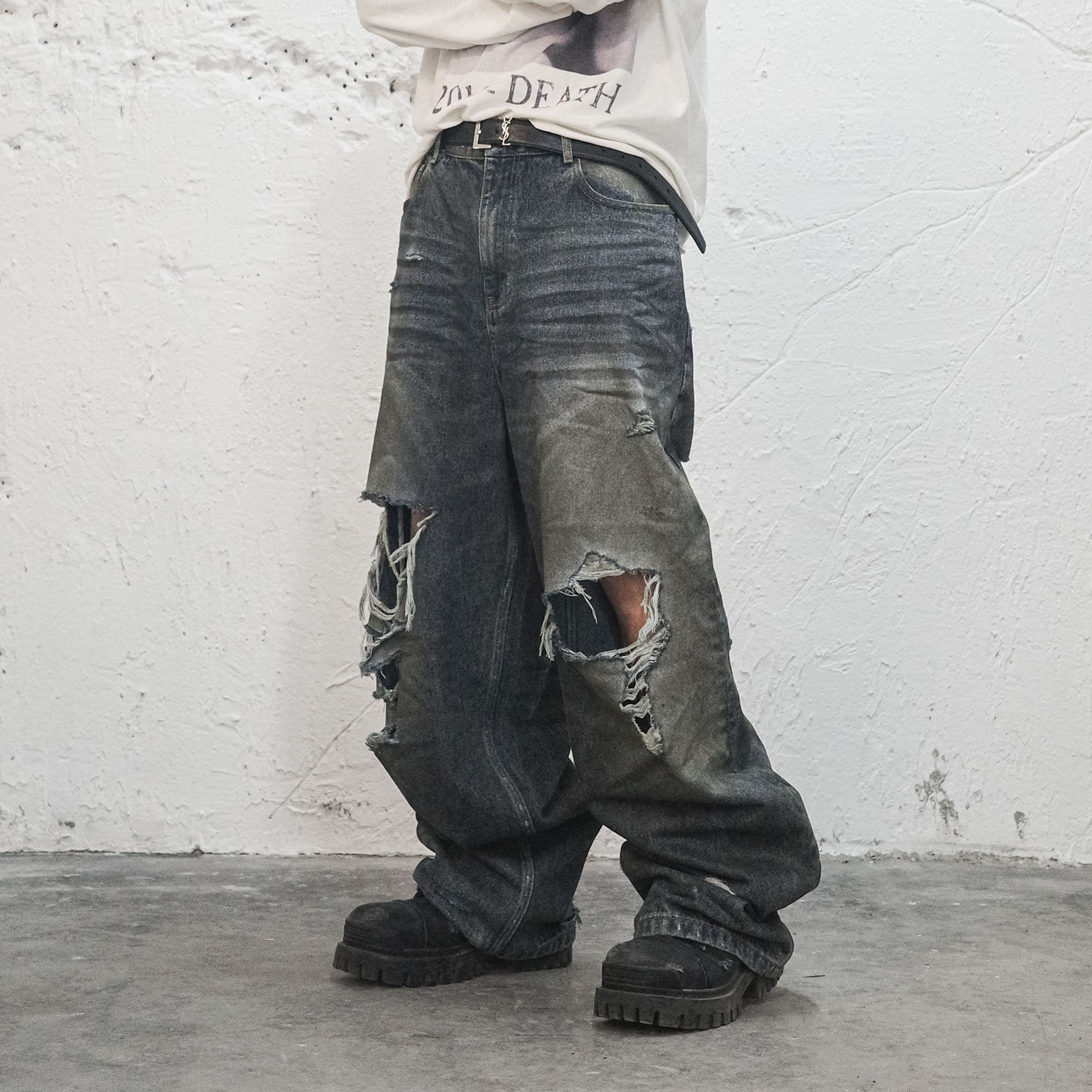 UNDERWATER Muddy Ripped Baggy Jeans