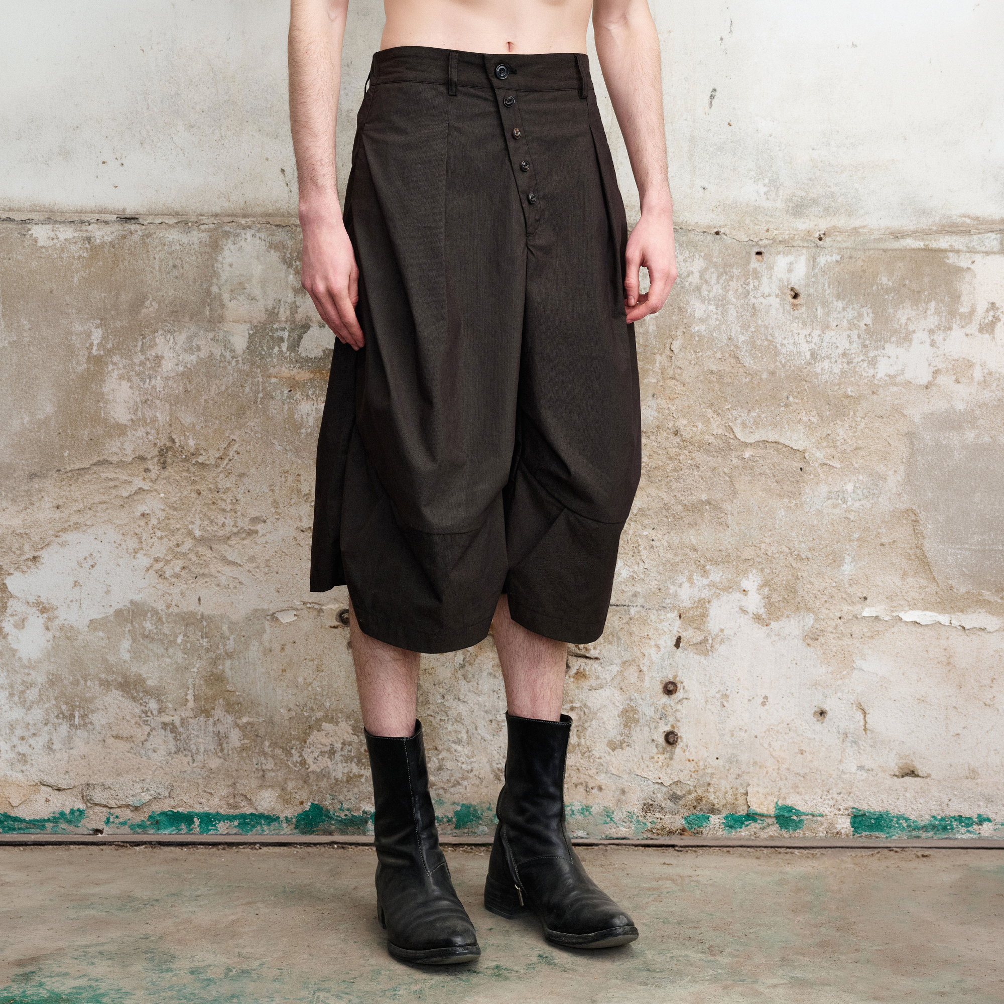 ILNya Nieternite Nifutur Pleated Button-Fly Shorts, premium urban and streetwear designers apparel on PROJECTISR.com, ILNya Nieternite Nifutur