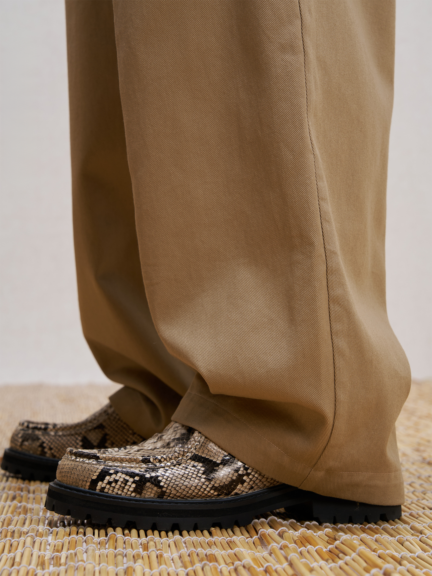 UNLIMITED MOTE Pleated Herringbone Wide-Leg Trousers