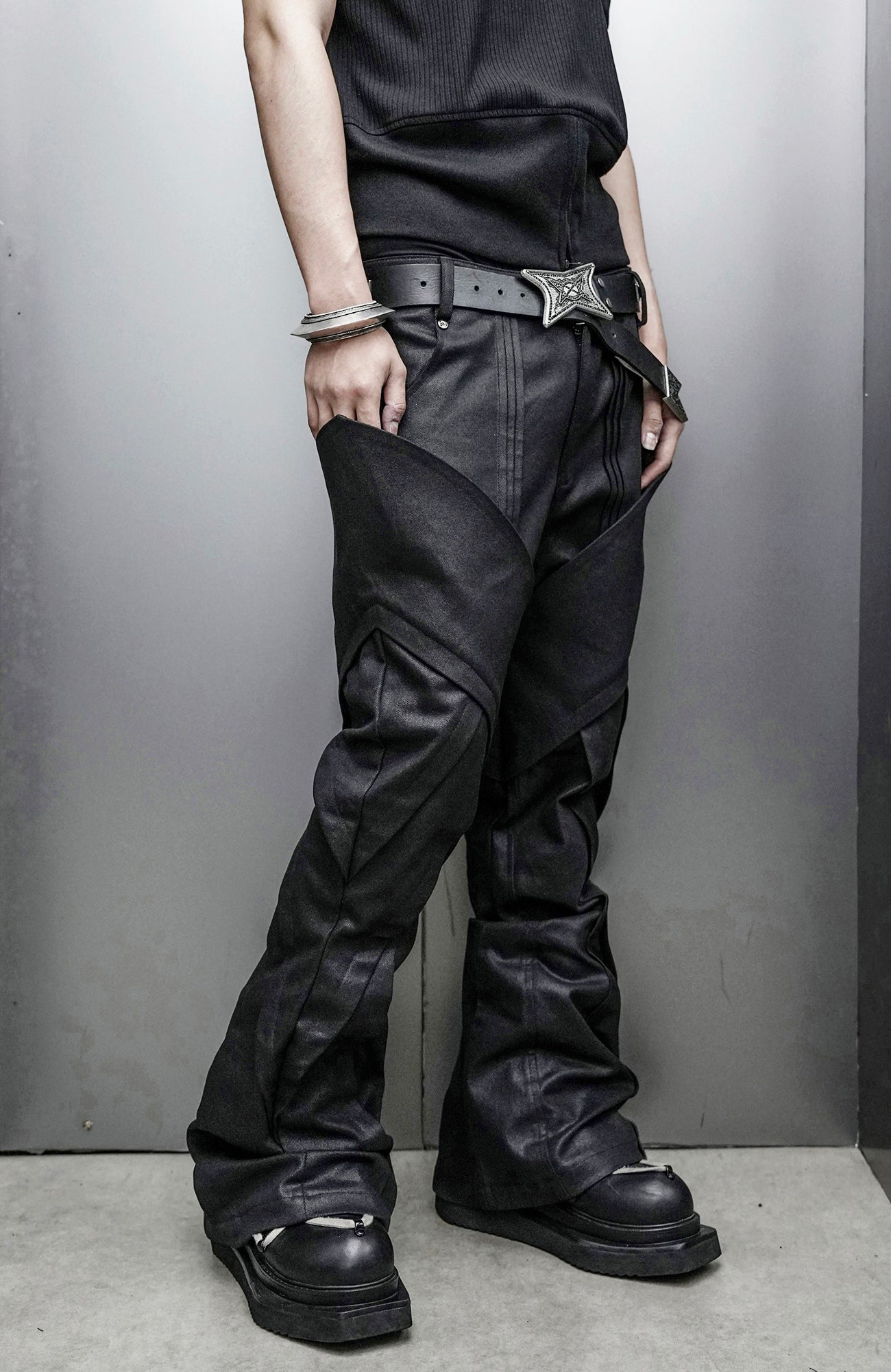 SSIN7 Wing Pocket Waxed Flared Jeans