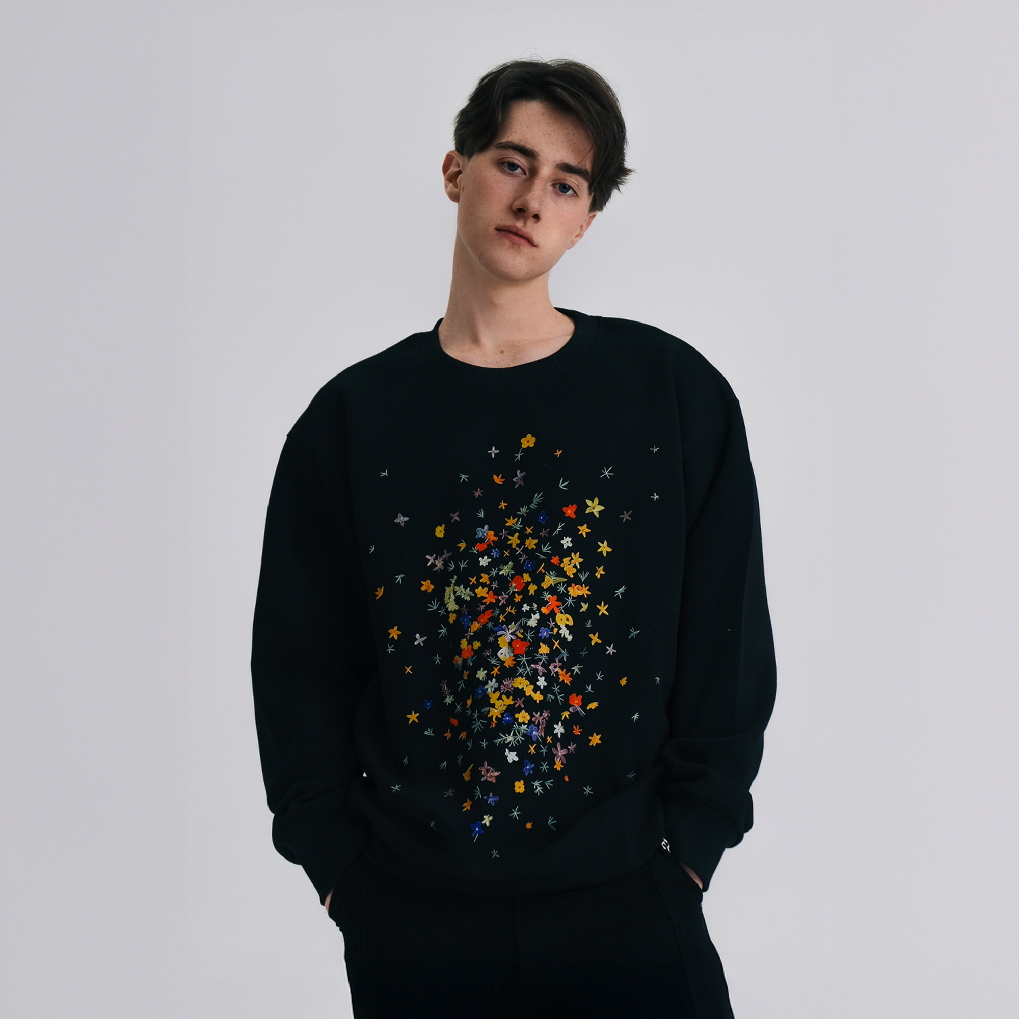 WIID Contrast Floral Graphic Crewneck Sweatshirt