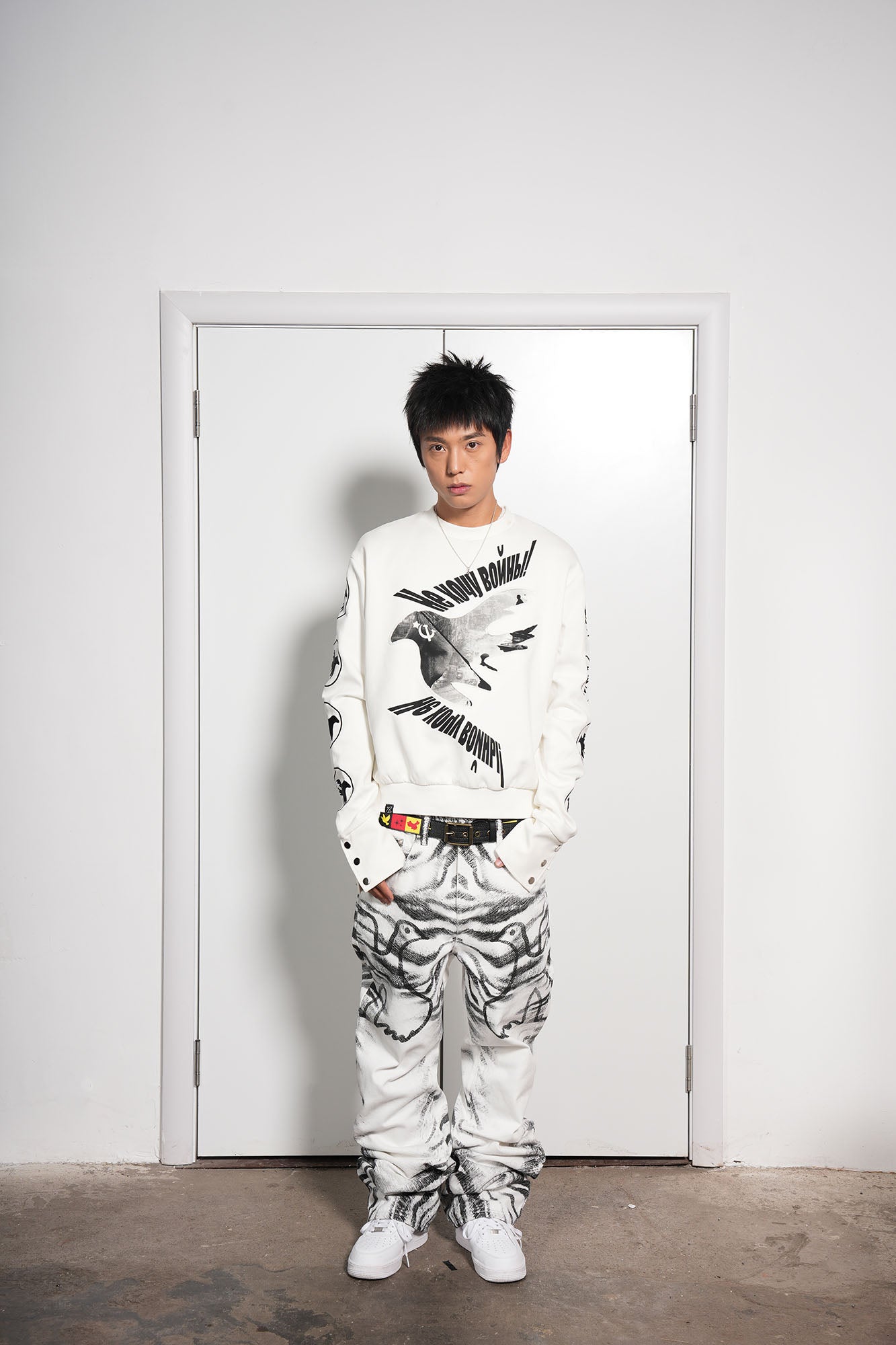 VINKID Peace Dove Patch Snap Sleeve Sweatshirt