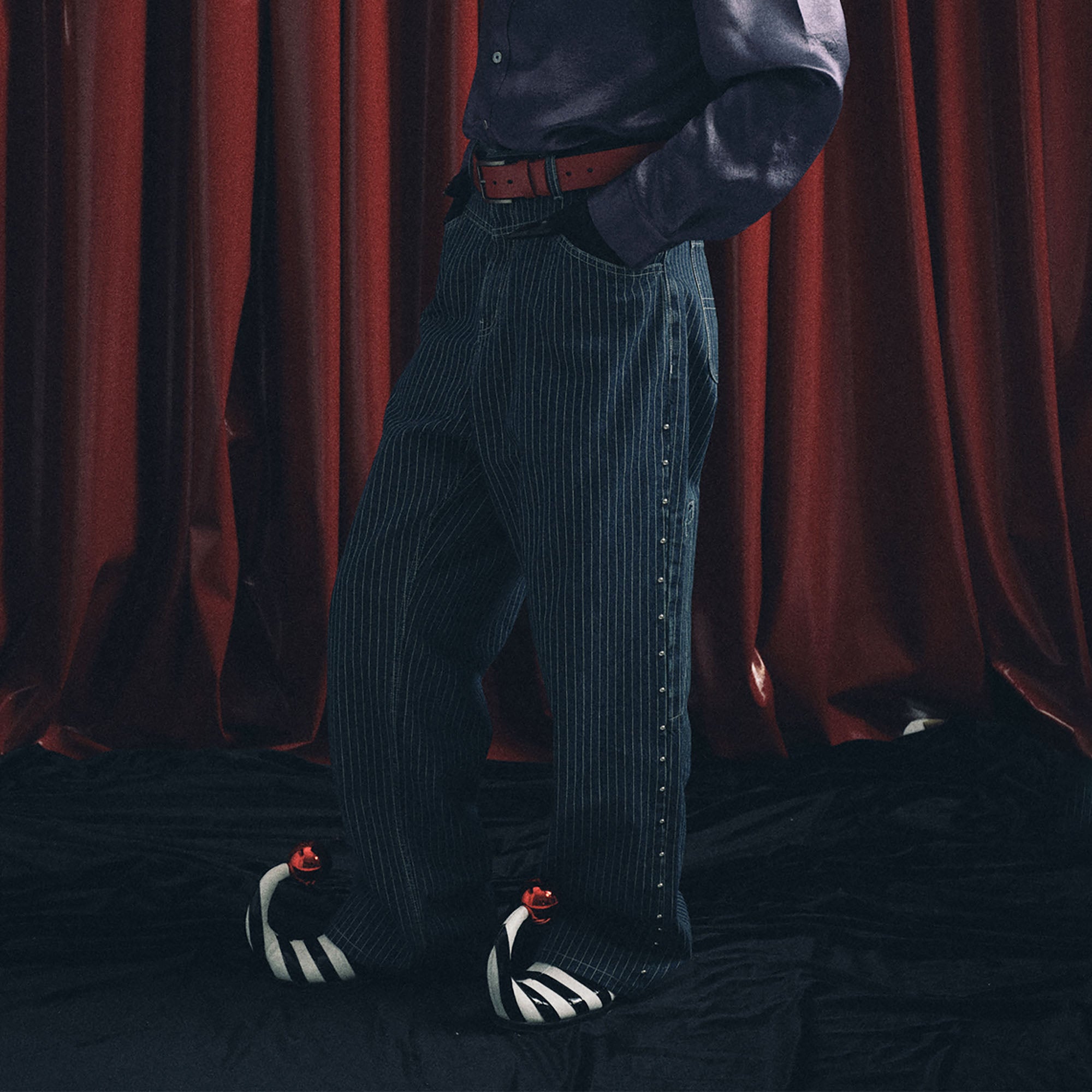 TRECLUB Studded Seam Striped Jeans