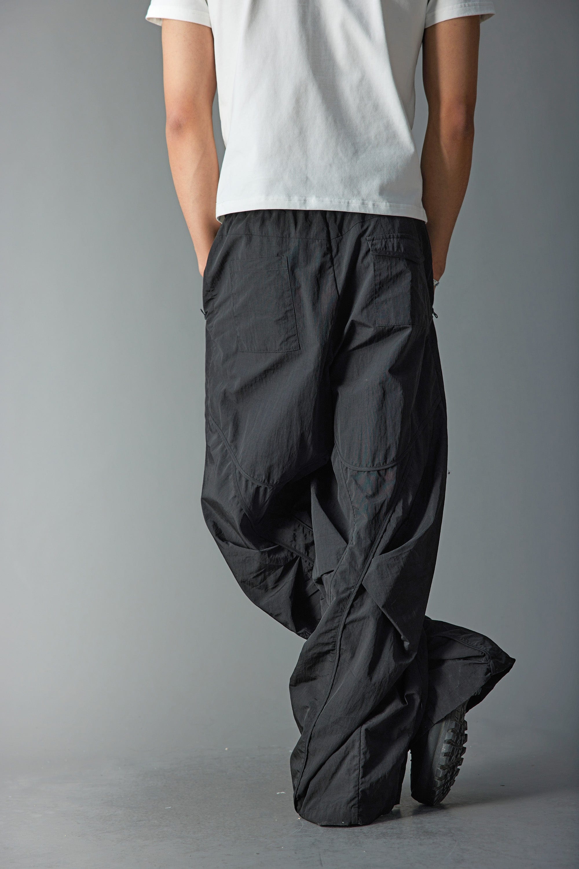 WHISTLEHUNTER Deconstructed Pleated Zipper Pockets Pants