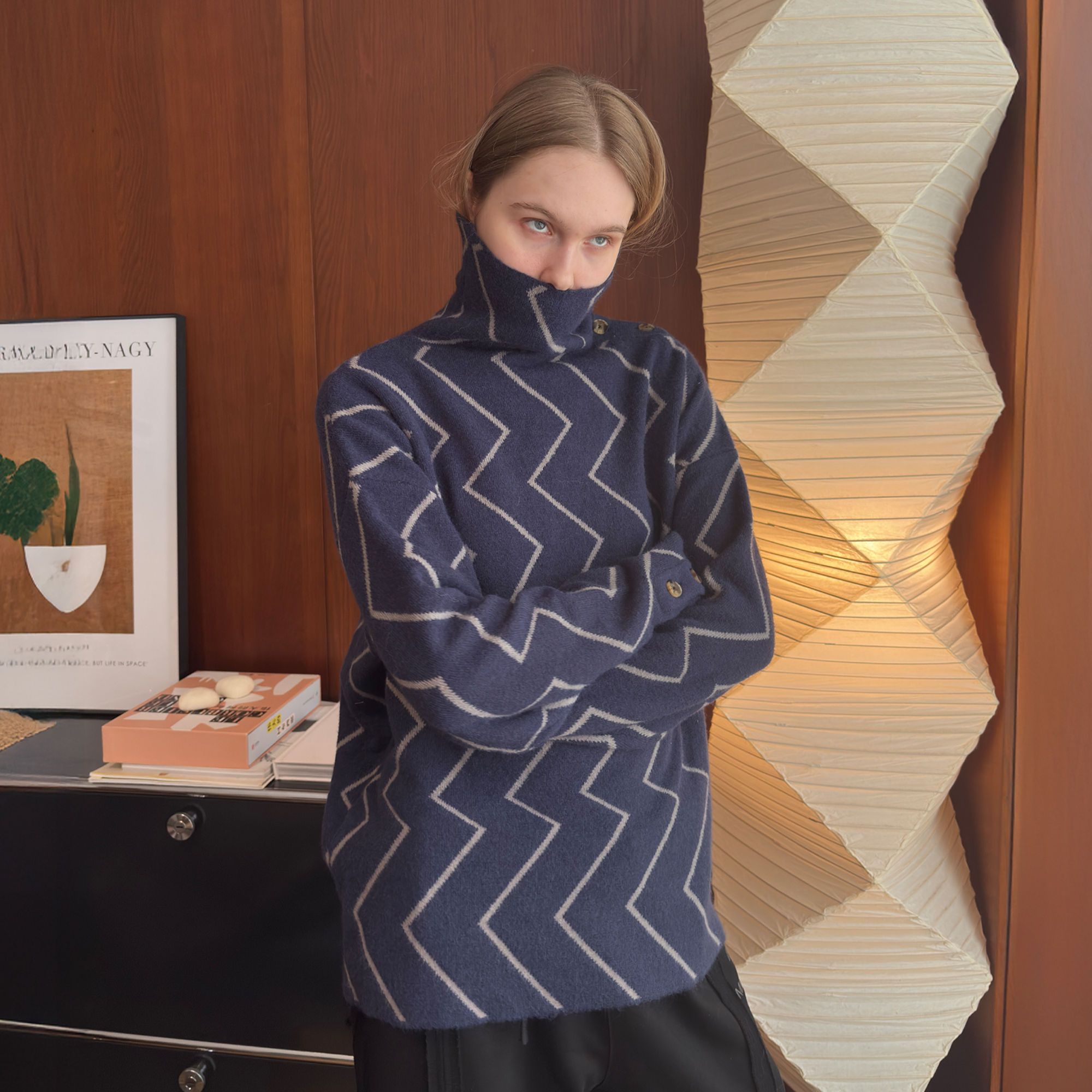 MIICHOUS Geometric Ripple Jacquard Asym High-Neck Sweater