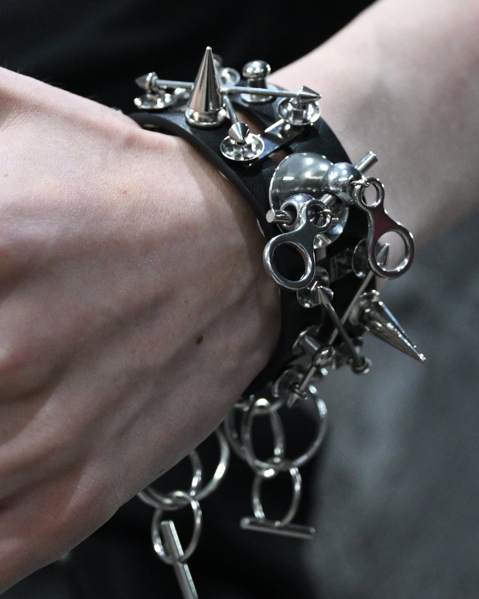 ILLUSORY Modern Hunter Adjustable Chain Rivet PU Bracelet