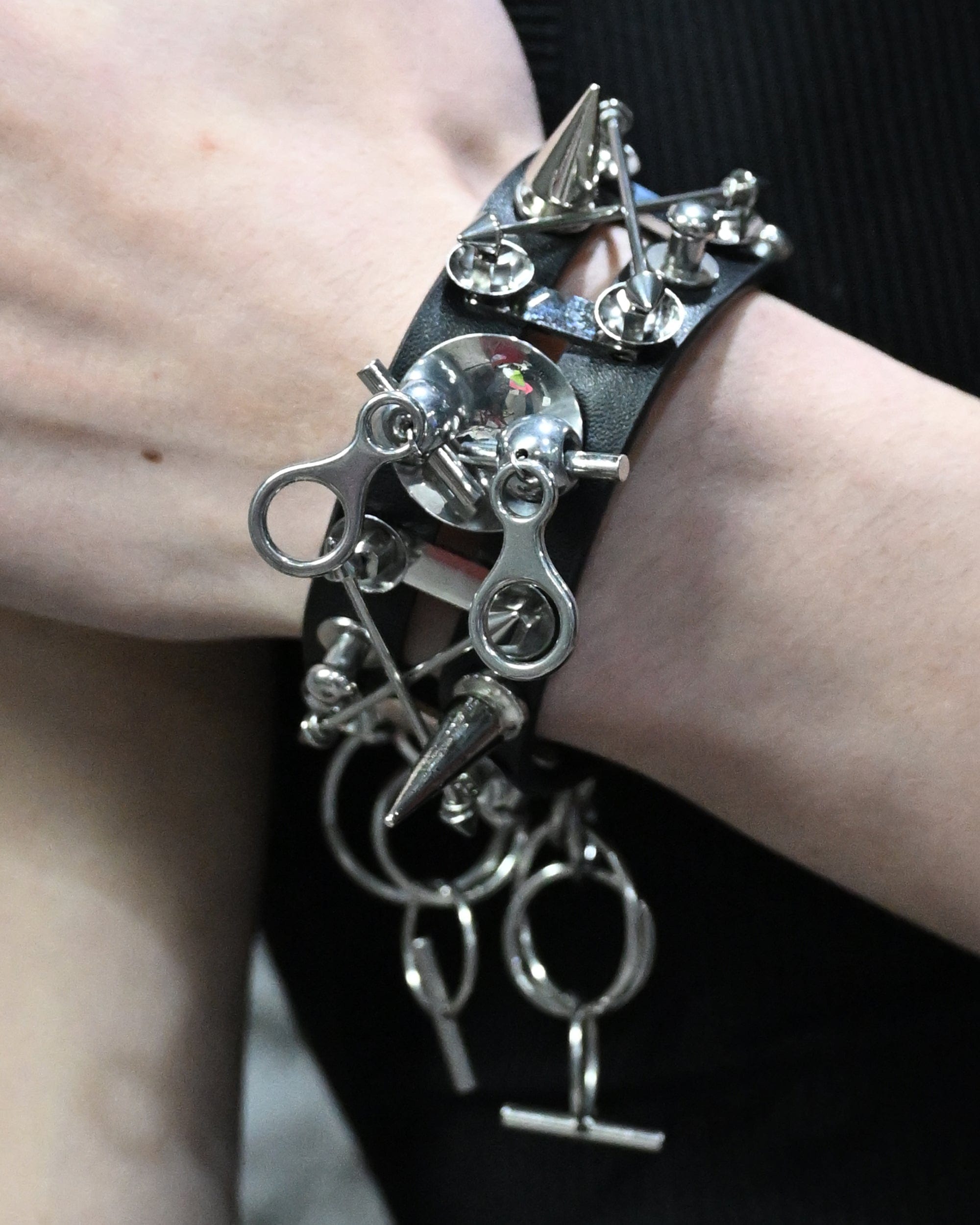 ILLUSORY Modern Hunter Adjustable Chain Rivet PU Bracelet