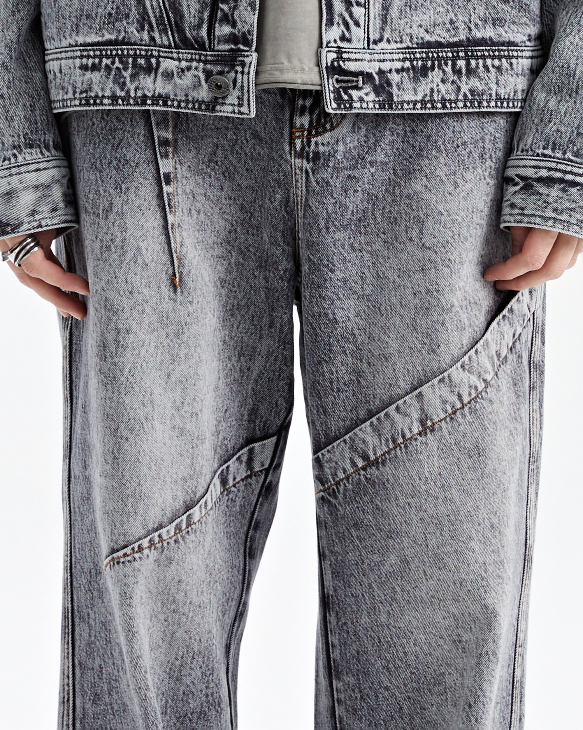 ORGANIC EMOTION Deconstructed Washed Jeans