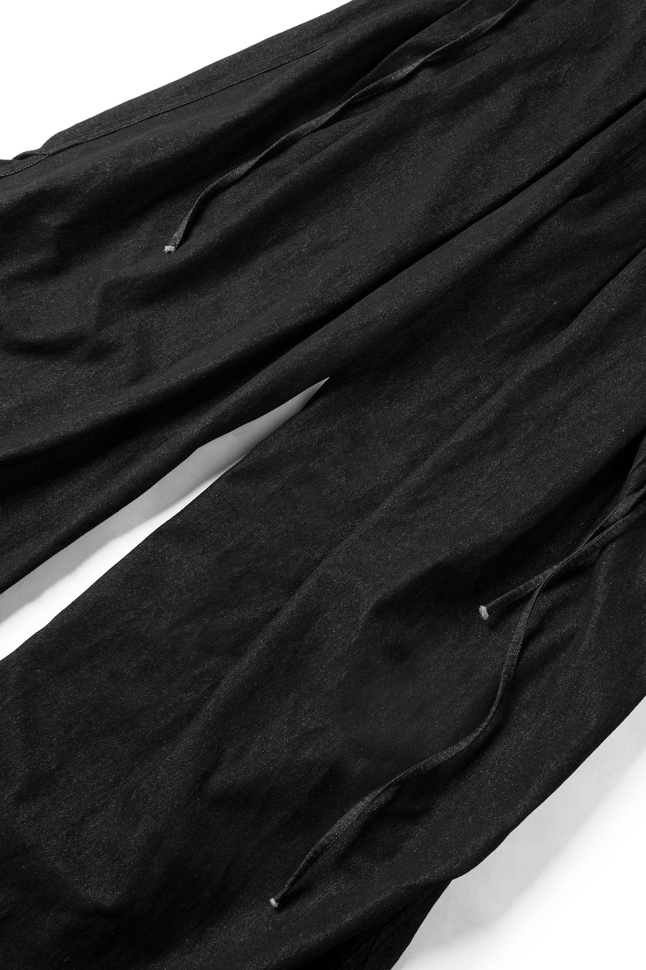 RELABEL Drawstring Pleated Oversized Raw Jeans