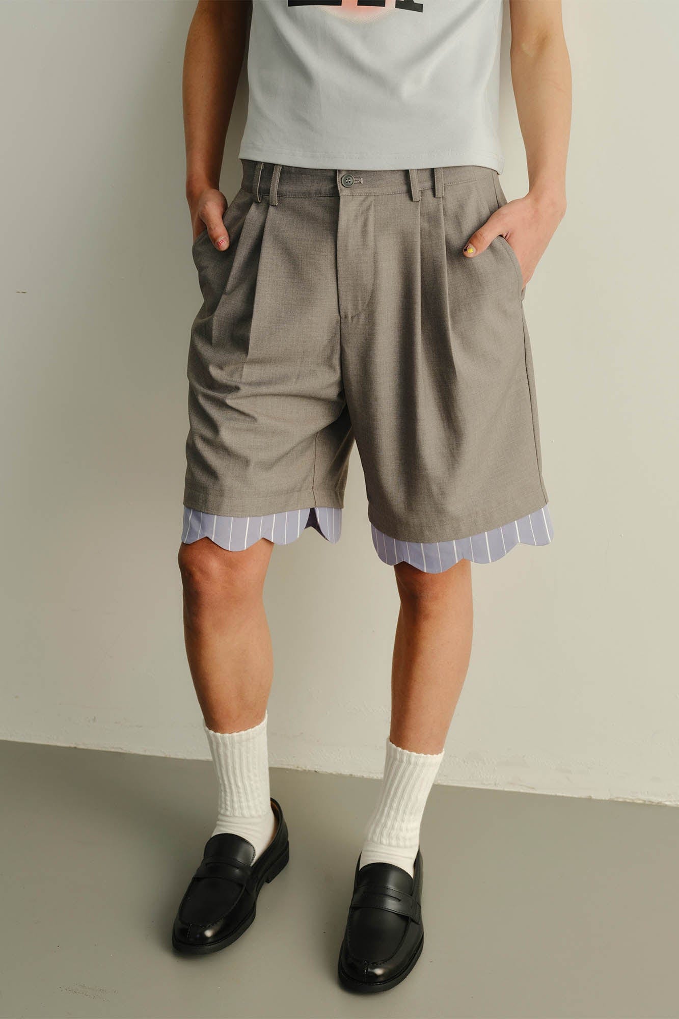 KADAKADA Scalloped Layered Hem Pleated Shorts