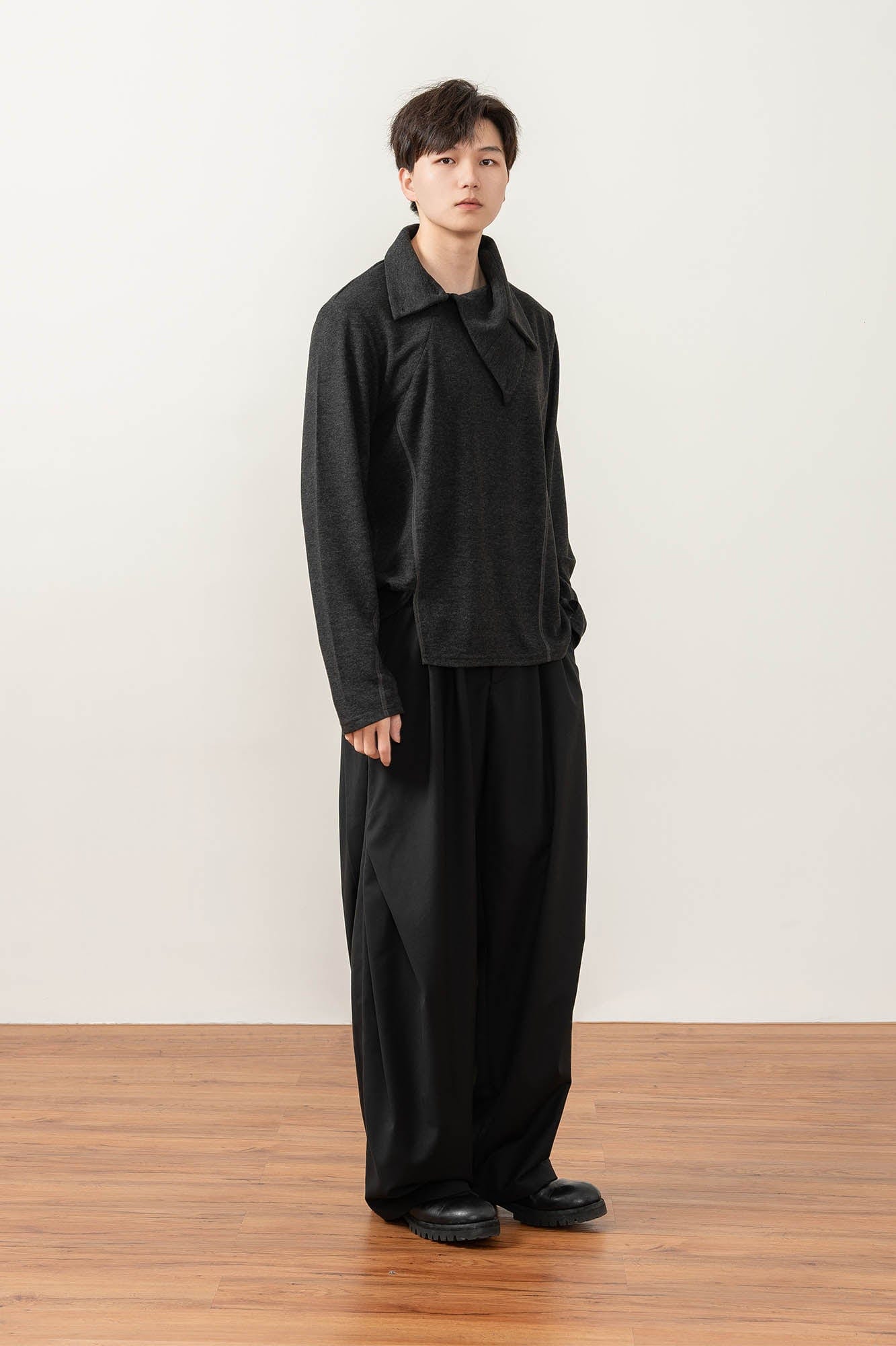 MOITIEDEPETALE Asymmetrical Collar Stitch Spliced Pullover