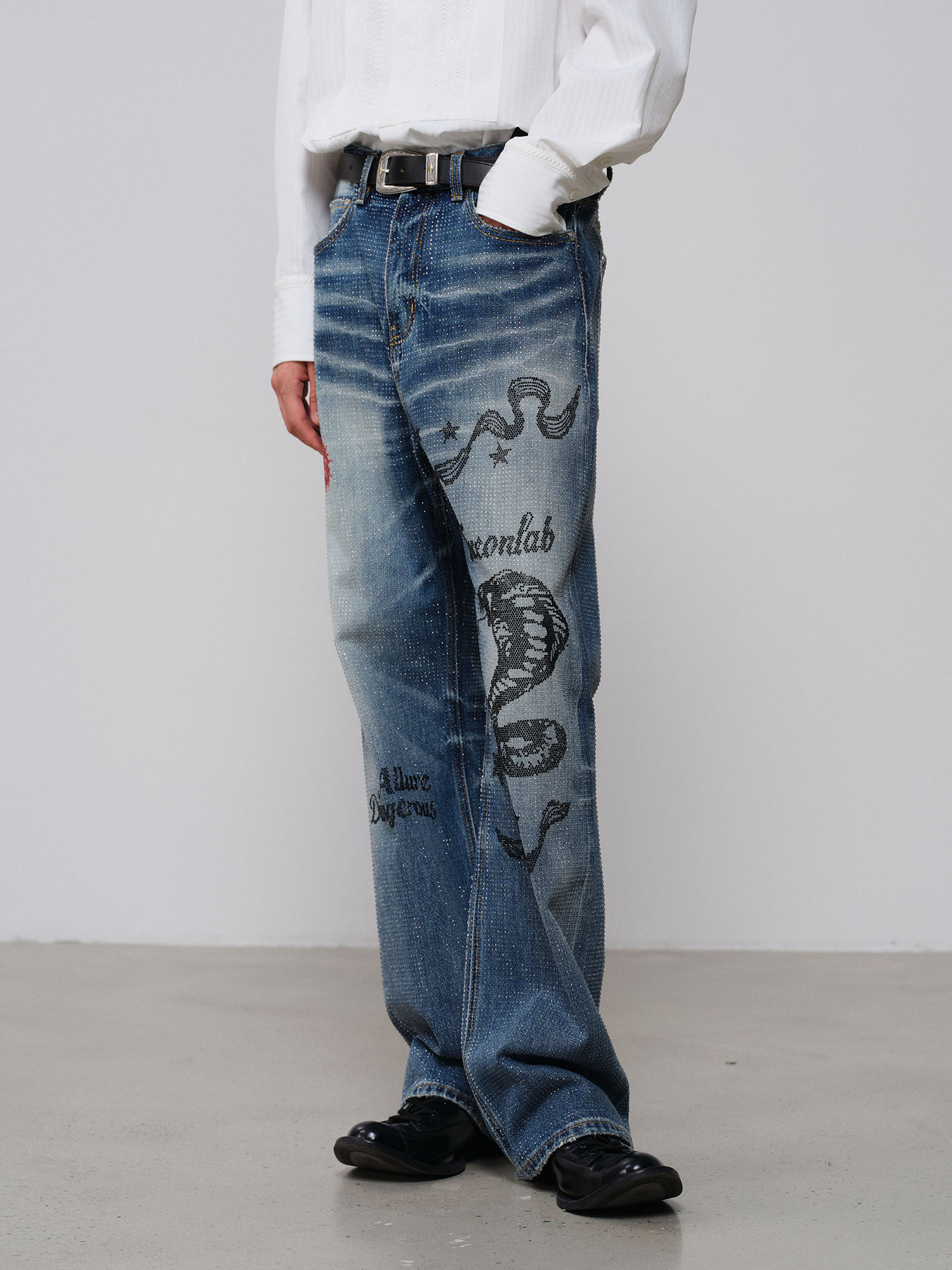 FACEONLAB Crystal Rhinestone Serpent Washed Straight-Leg Jeans