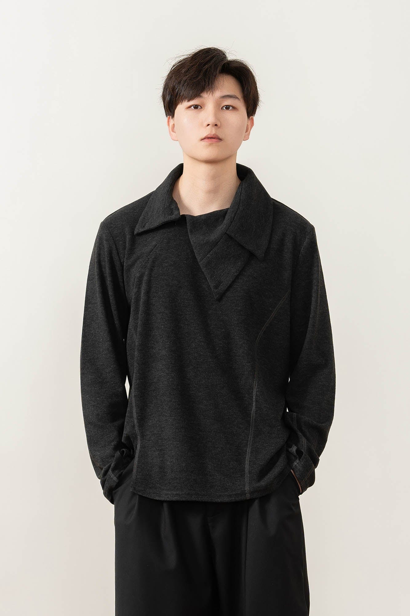 MOITIEDEPETALE Asymmetrical Collar Stitch Spliced Pullover