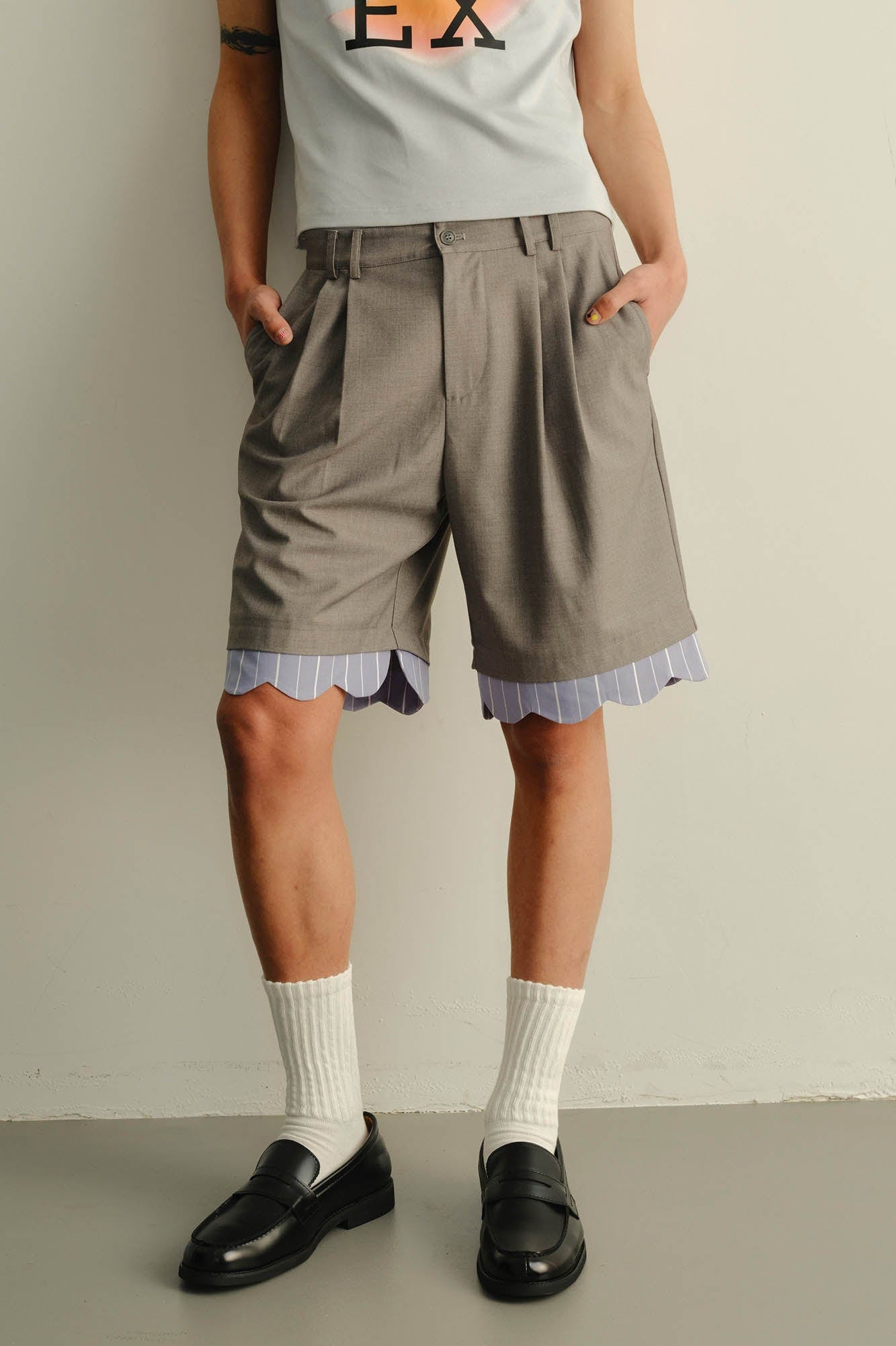 KADAKADA Scalloped Layered Hem Pleated Shorts