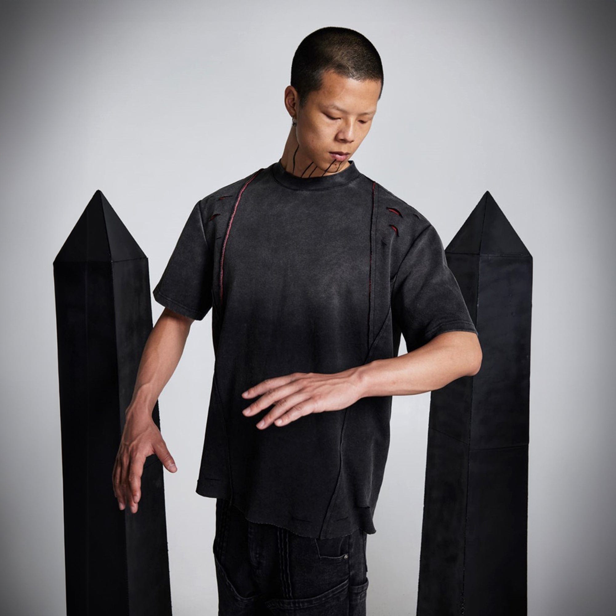 SSIN7 Distressed Scar Spliced T-Shirt