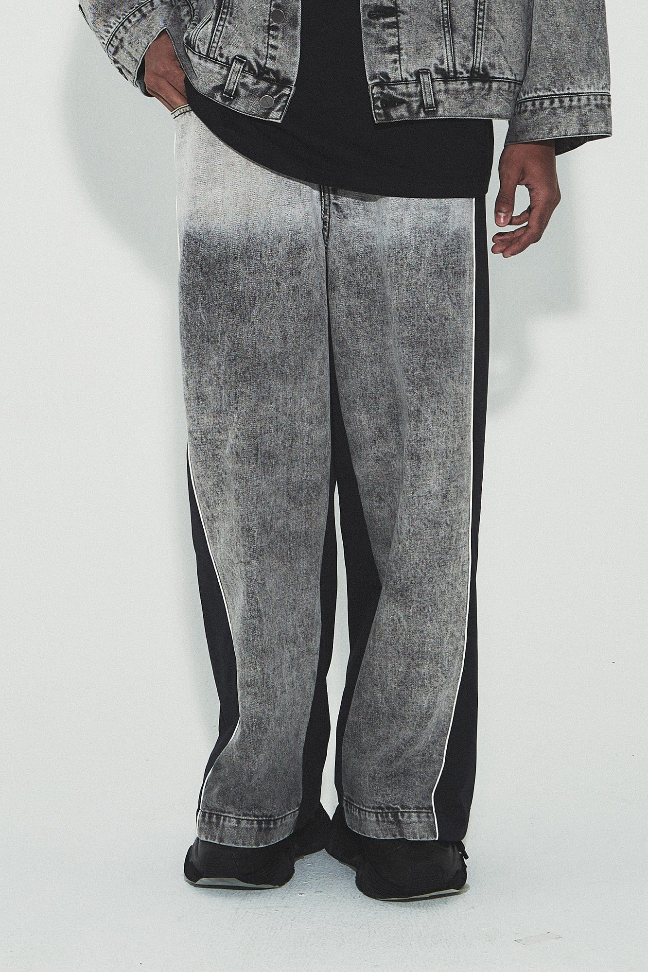 VANN VALRENCE Washed Contrast-Panel Wide-Leg Jeans, premium urban and streetwear designers apparel on PROJECTISR.com, VANN VALRENCE