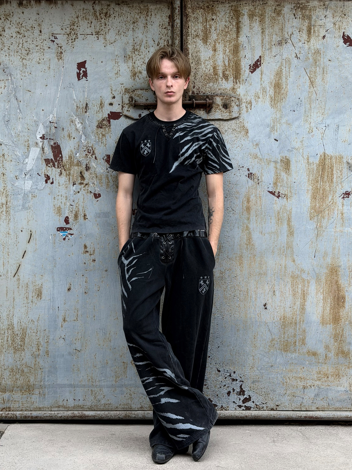 ESAIAS Washed Zebra Lace-Up Tee