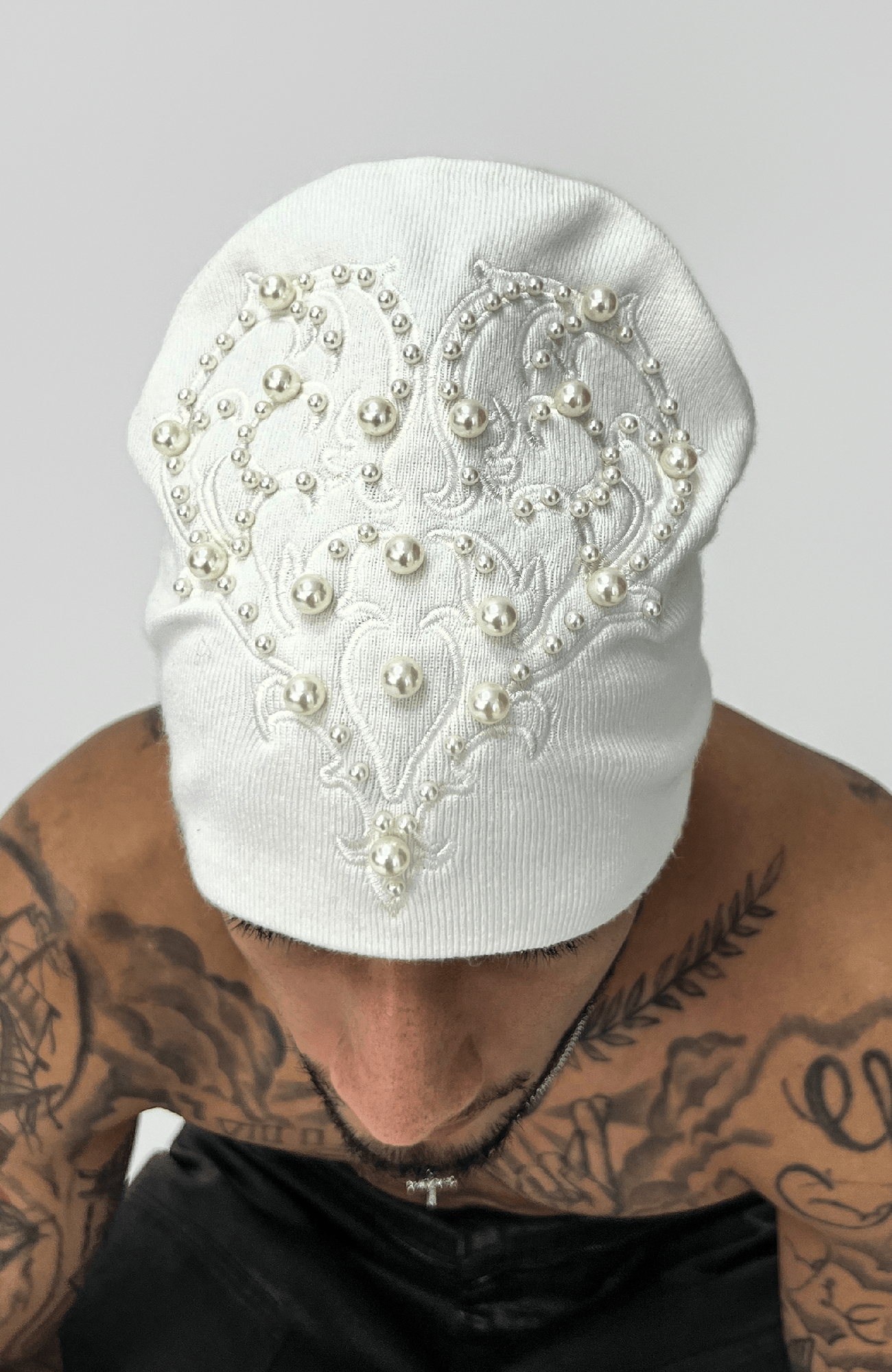 TECNINEGROUP Pearl Heart Embroidered Knit Beanie
