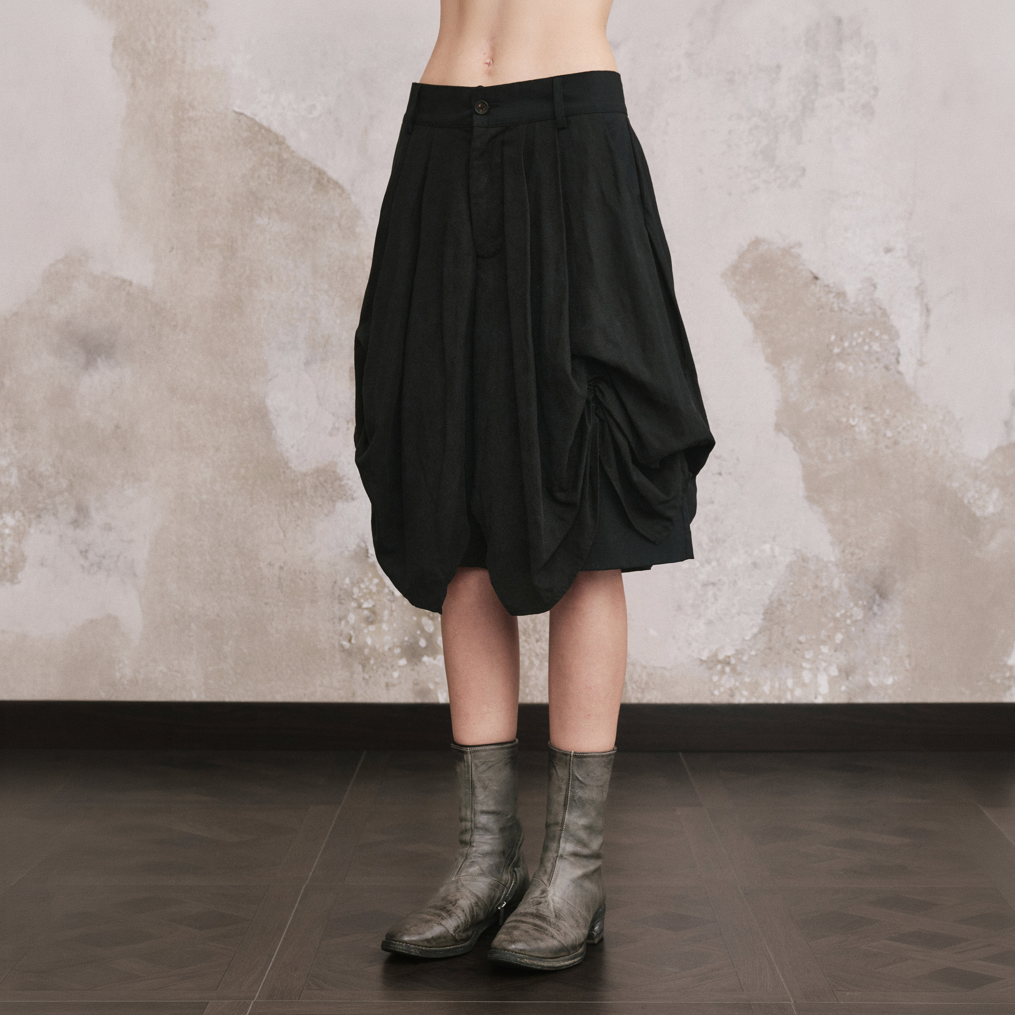 ILNya Nieternite Nifutur Paneled Pleated Drop-Crotch Shorts