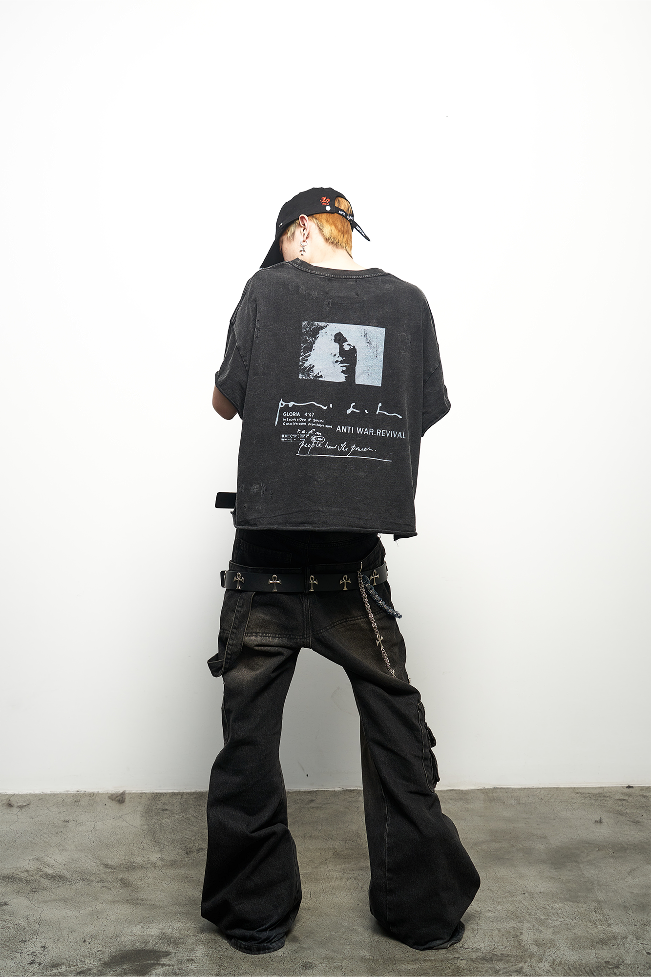 ANTI WAR REVIVAL Retro Portrait Graphic Rolled-Hem Tee