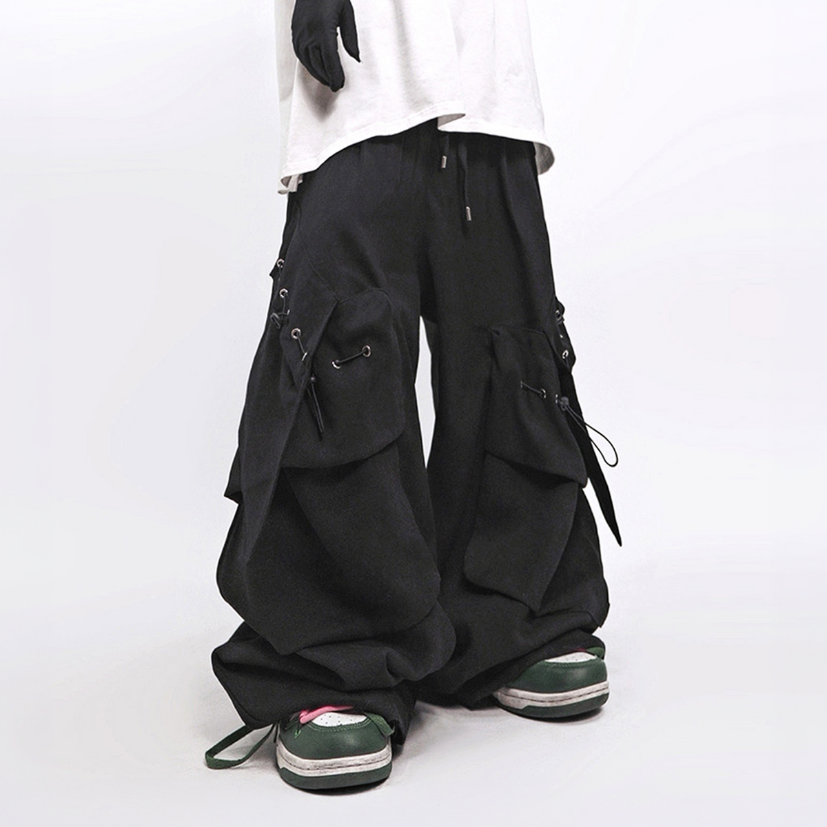 UUCSCC Multi-Pocket Curved Wide-Leg Pants
