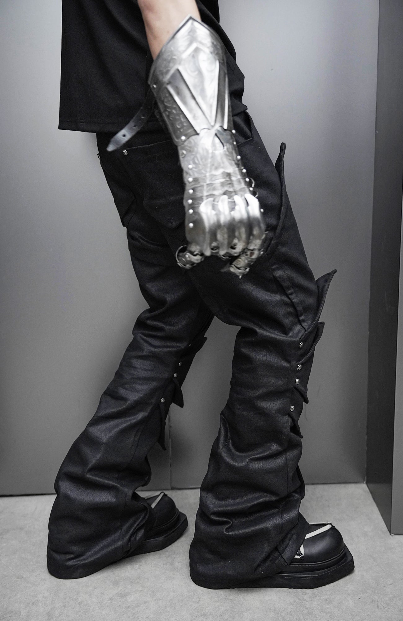 SSIN7 Shapeable Armored Waxed Flared Jeans