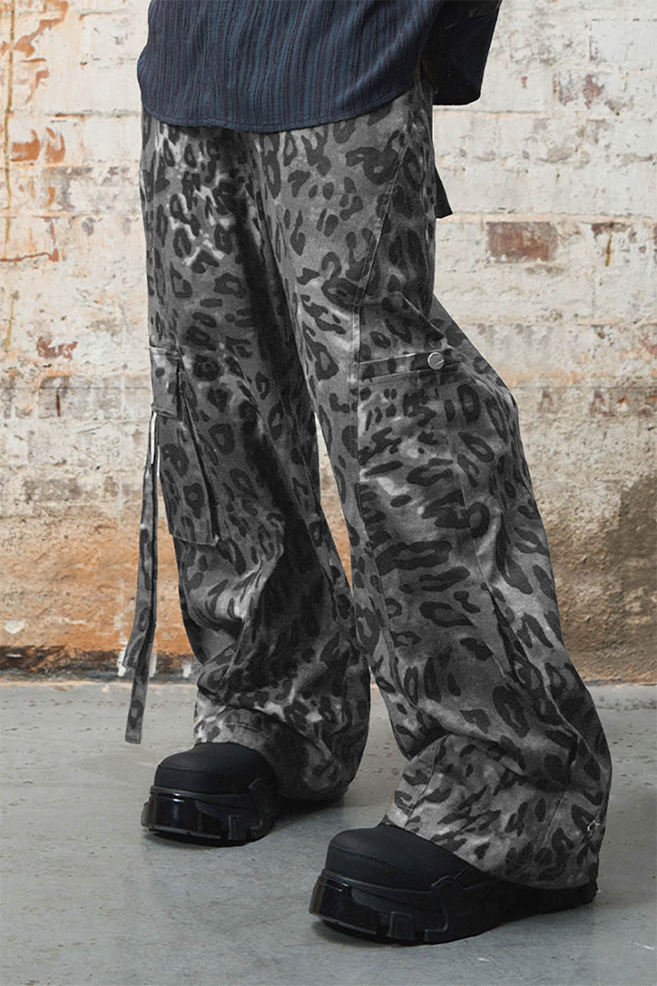 RELABEL Leopard Multi-Pocket Ribbon Cargo Pants