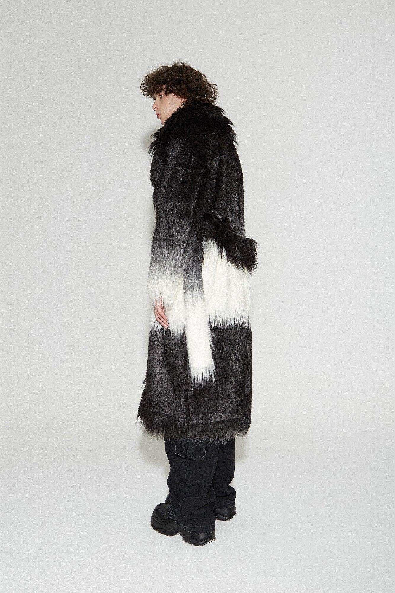 VANN VALRENCE Gradient Mane Faux Fur Maxi Coat