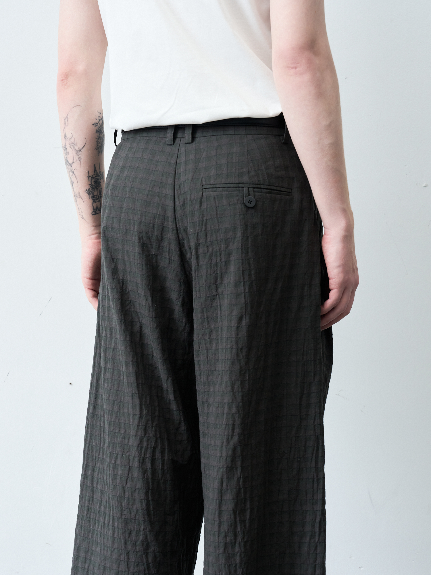 GRAINMUSTARD Linen-Blend Plaid Pleated Cropped Trousers